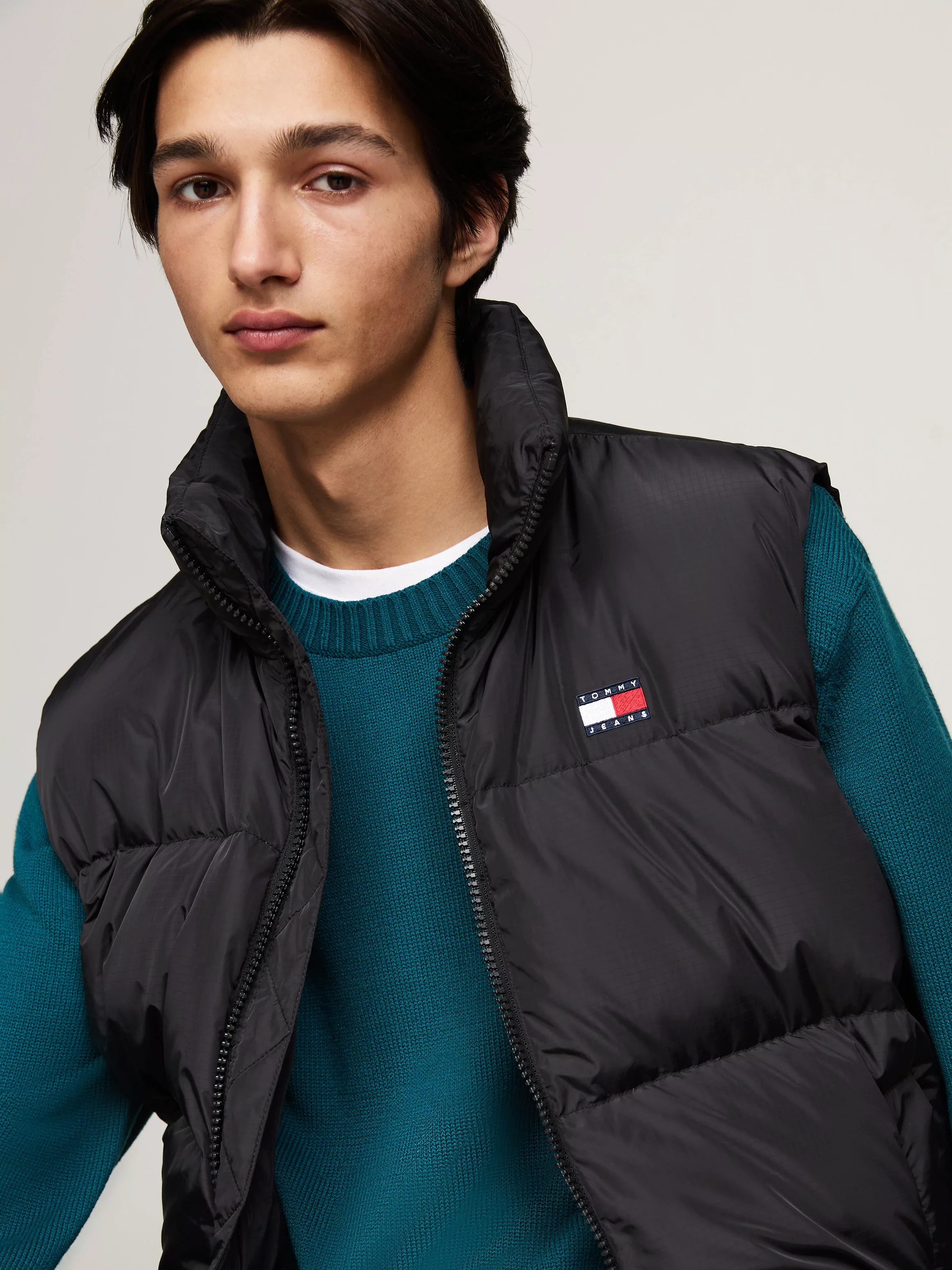 Tommy Jeans Steppweste "TJM ALASKA VEST", Abnehmbare Kapuze mit Kordelzug günstig online kaufen