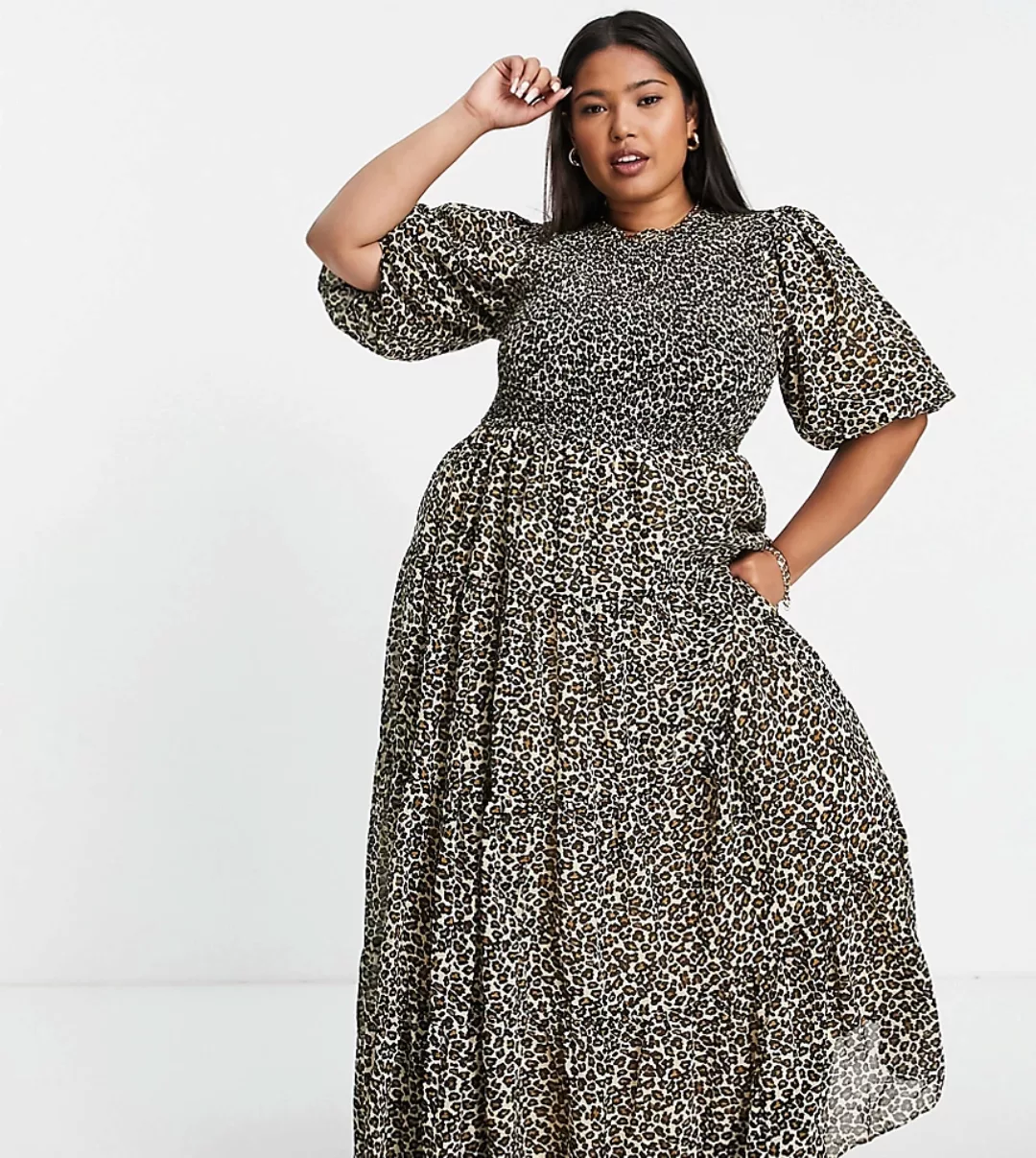 ASOS DESIGN Curve – Gerafftes, gestuftes Maxikleid mit Tierfellmuster-Mehrf günstig online kaufen