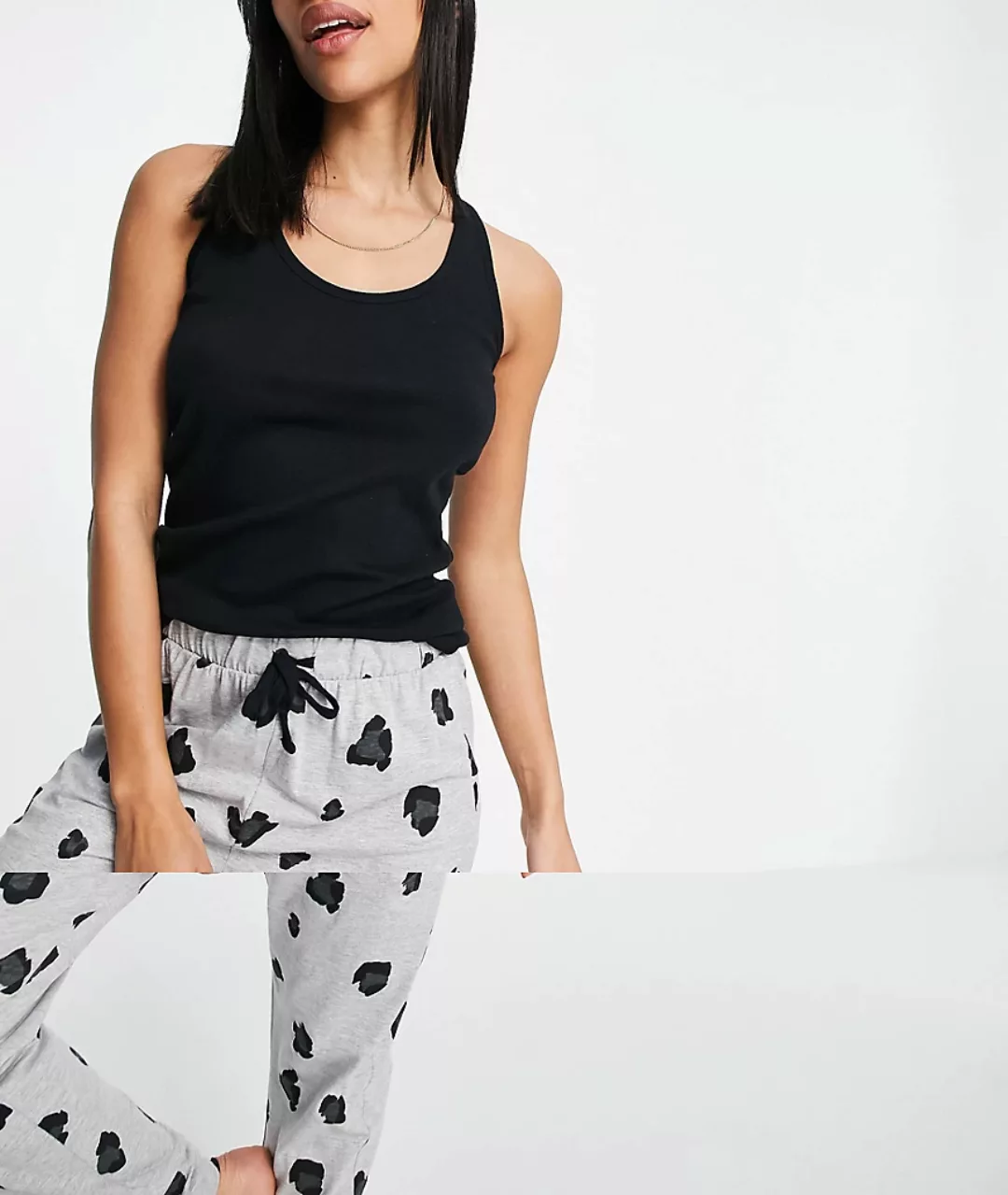 New Look – Pyjama mit Jogginghose mit Tierfellmuster-Schwarz günstig online kaufen