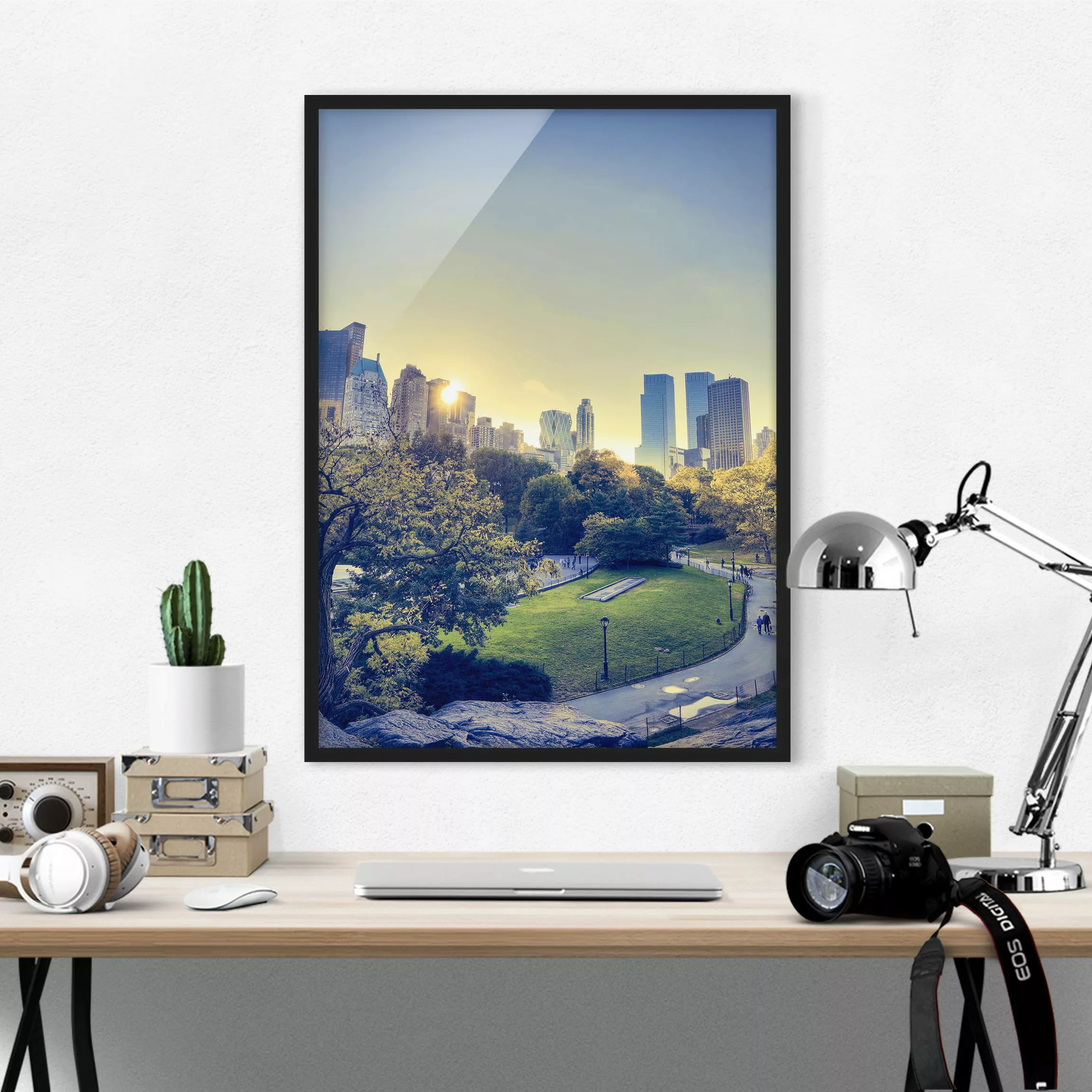 Bild mit Rahmen Architektur & Skyline - Hochformat Peaceful Central Park günstig online kaufen