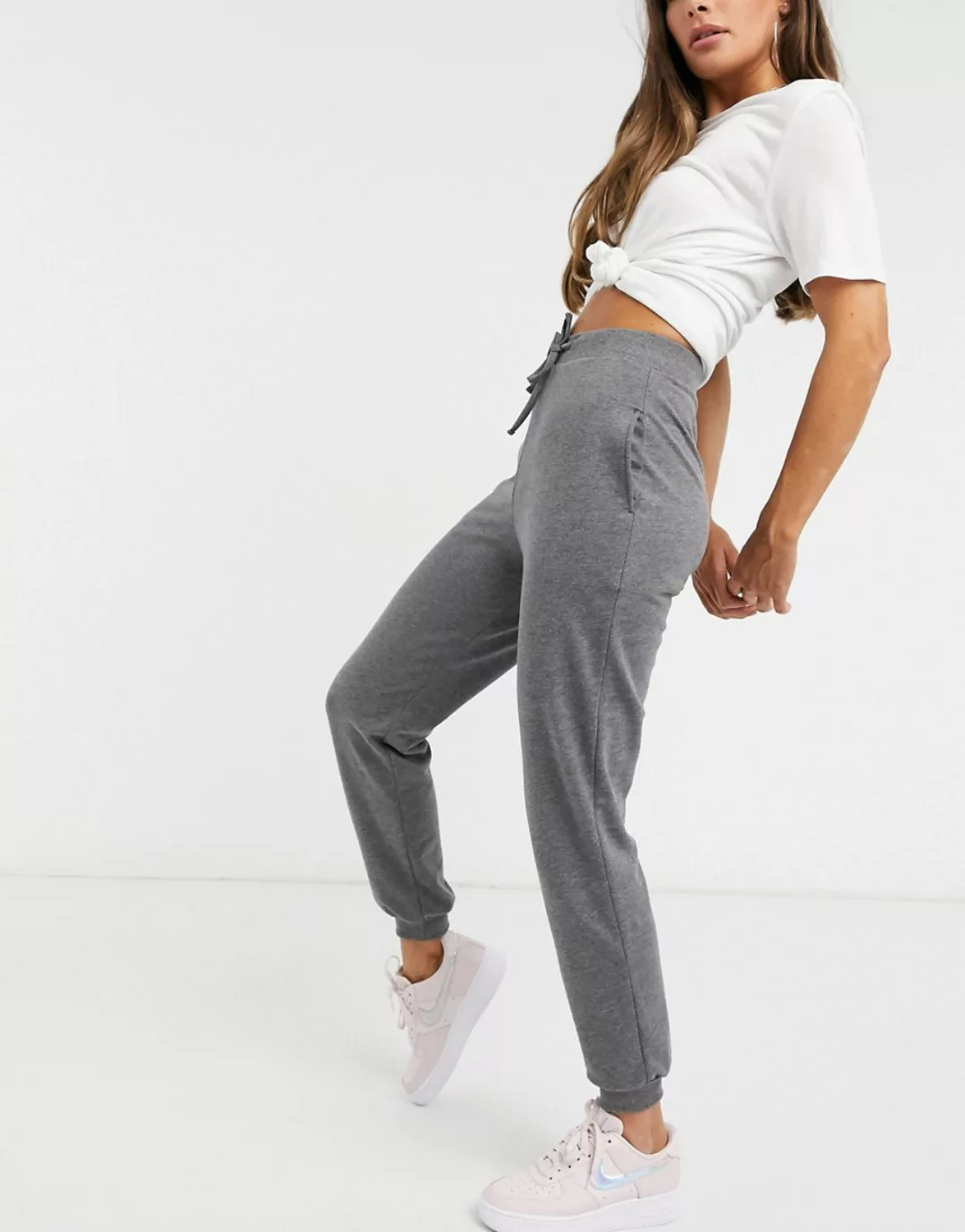 ASOS DESIGN – Basic-Jogginghose mit Schnürung-Schwarz günstig online kaufen