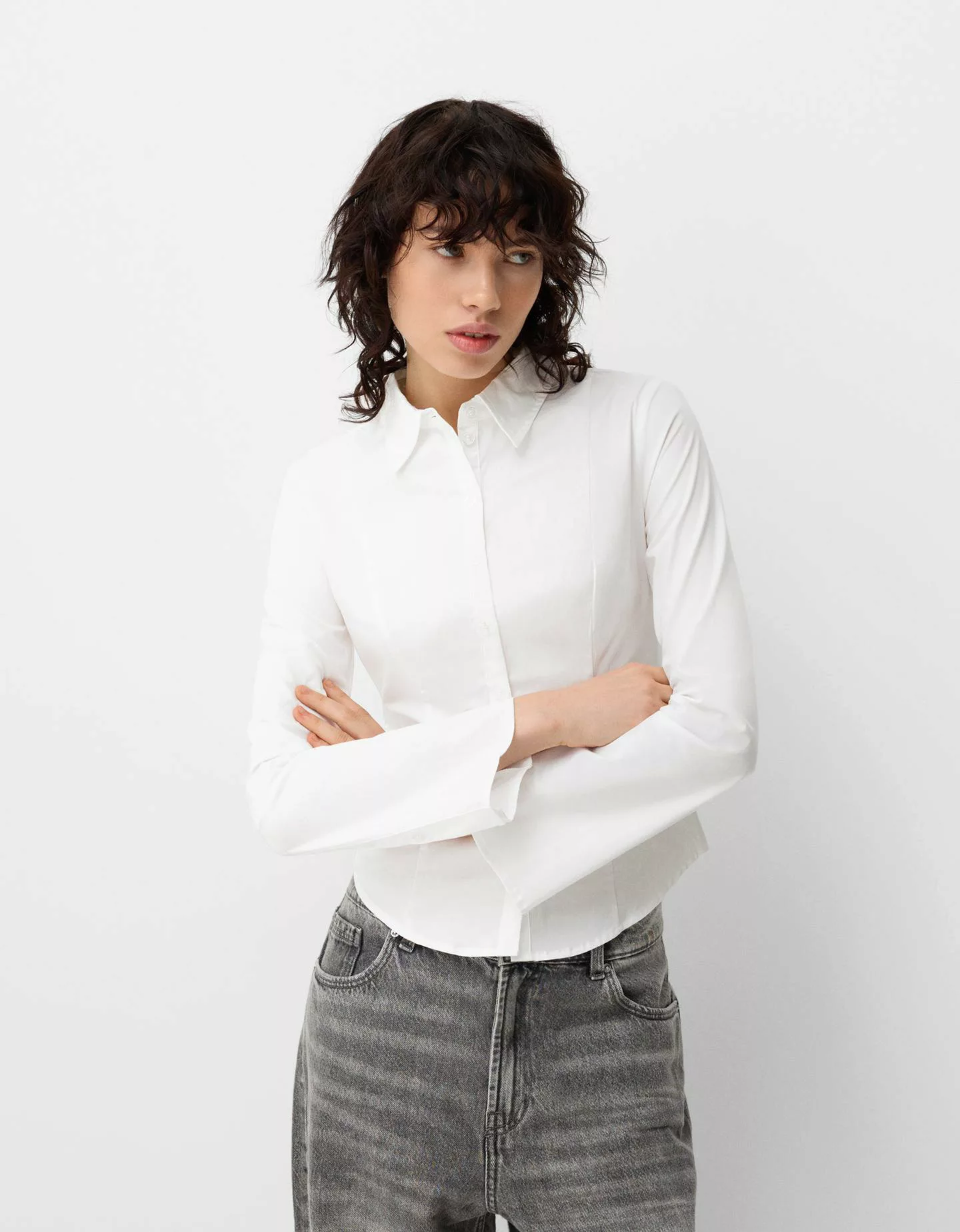 Bershka Figurbetontes Hemd Mit Weiten Ärmeln Damen M Weiss günstig online kaufen