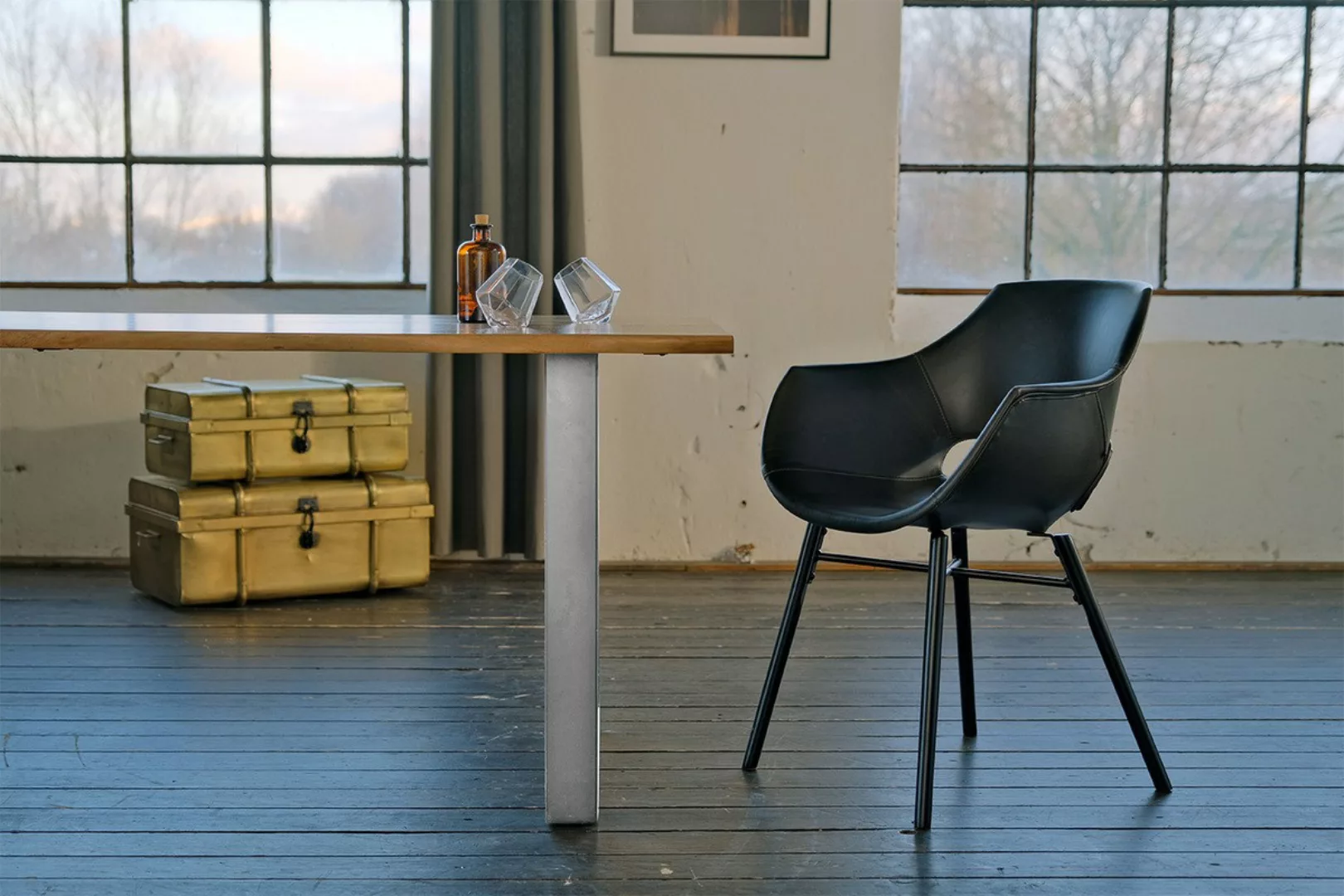 KAWOLA Essgruppe mit Esstisch Baumkante und Stühle ZAJA Kunstleder schwarz günstig online kaufen