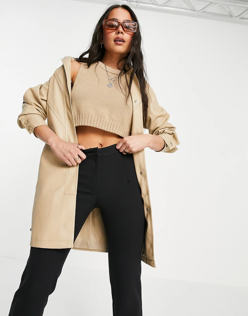 Topshop – Jacke aus Kunstleder in Creme mit Ziernaht und Gürtel-Schwarz günstig online kaufen