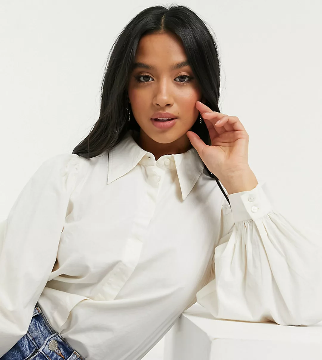 Y.A.S Petite – Bluse mit voluminösen Ärmeln in Creme-Weiß günstig online kaufen