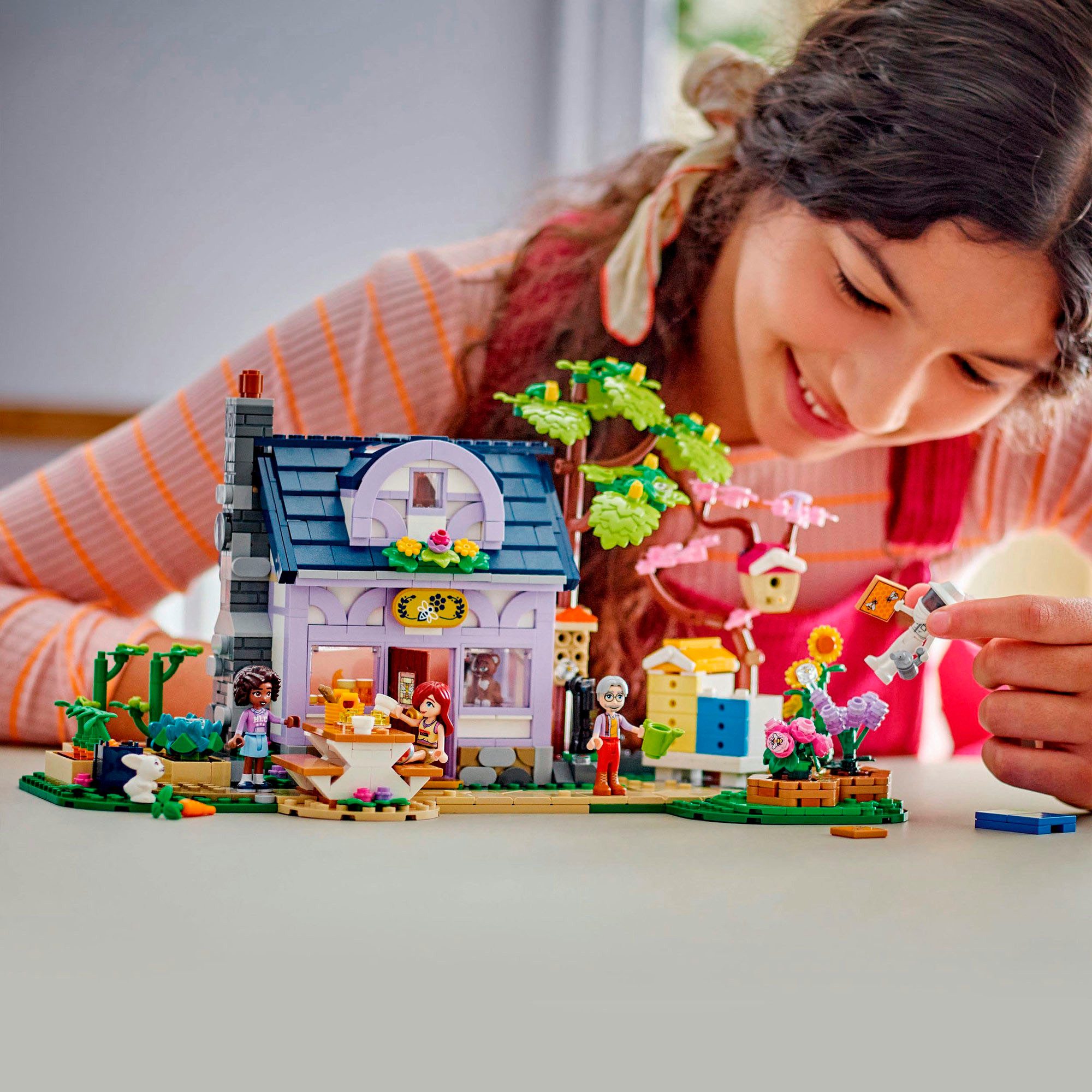 LEGO® Haus und Blumengarten der Imker günstig online kaufen
