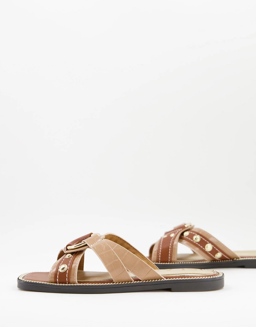 River Island – Sandalen in Beige mit überkreuztem Riemen und Metalldetails- günstig online kaufen