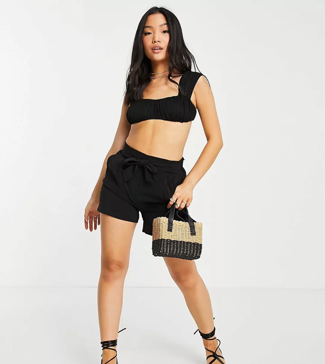 New Look Petite – Shorts mit Bindegürtel in Schwarz günstig online kaufen