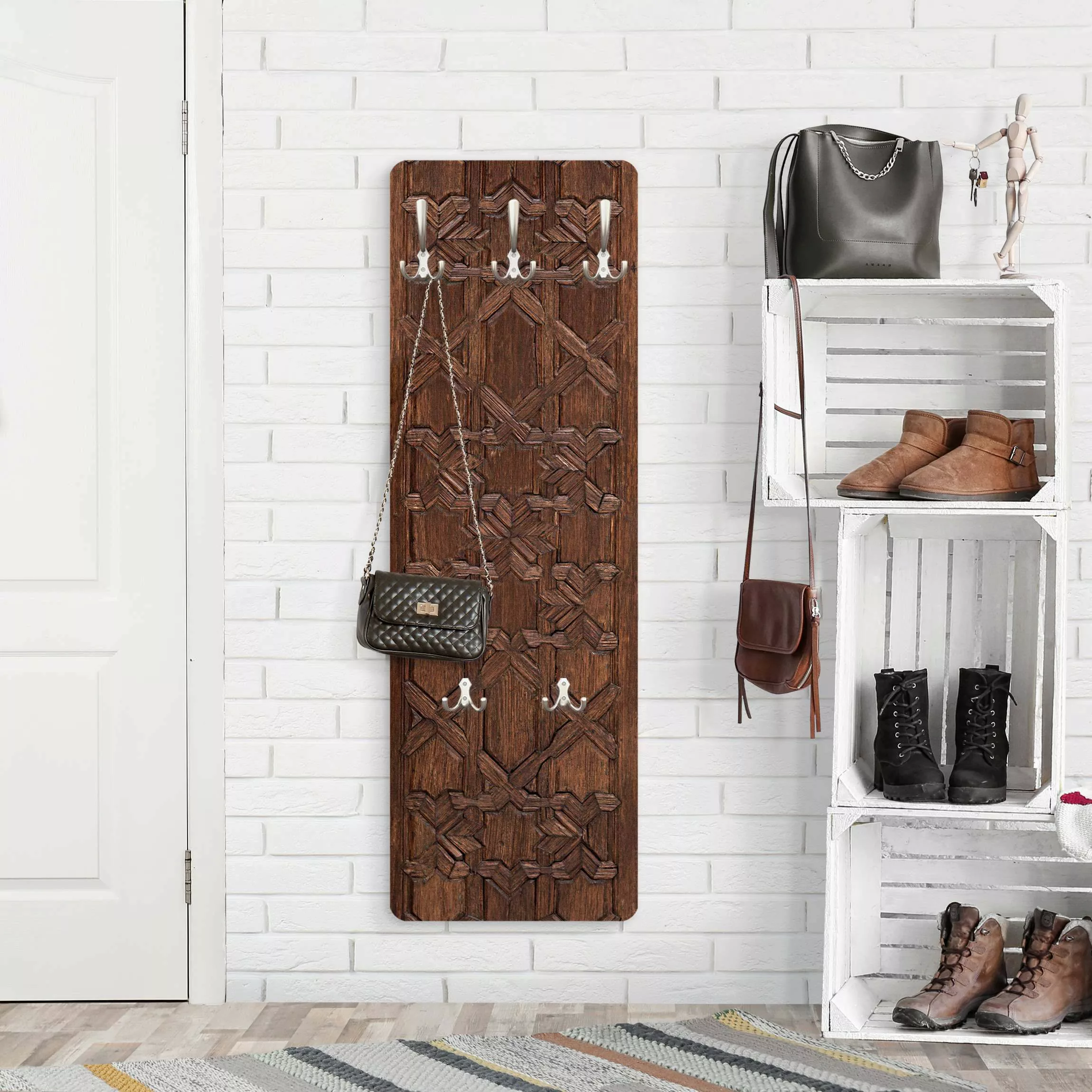 Wandgarderobe Holzpaneel Holzoptik Altes verziertes Holztor aus dem Alhambr günstig online kaufen