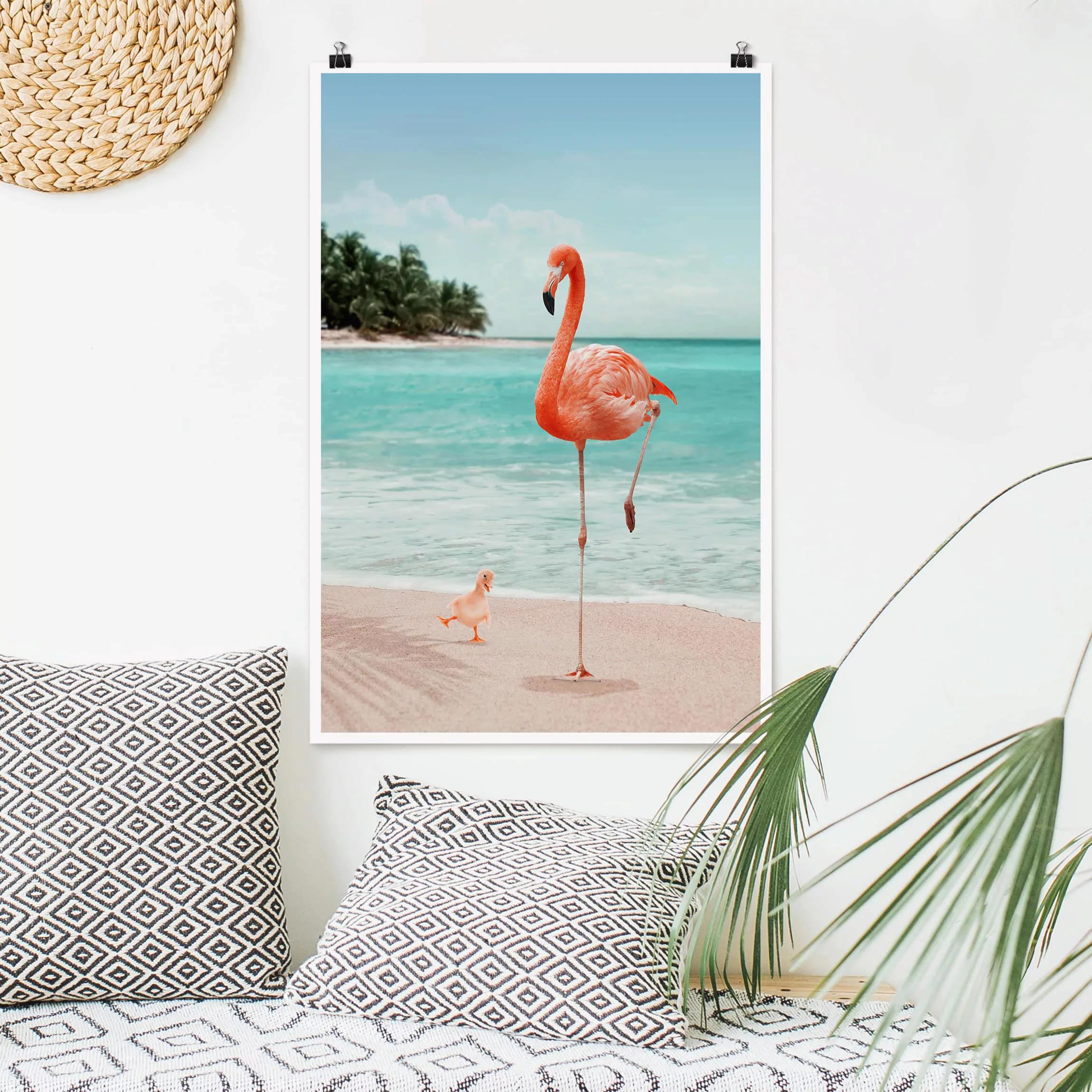 Poster Tiere - Hochformat Strand mit Flamingo günstig online kaufen