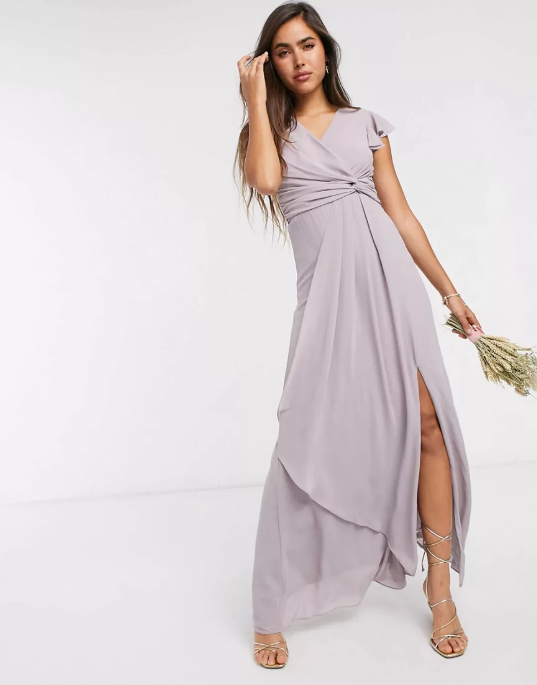 TFNC – Brautjungfern-Maxikleid in Lavendel mit Flatterärmeln und Rüschendet günstig online kaufen