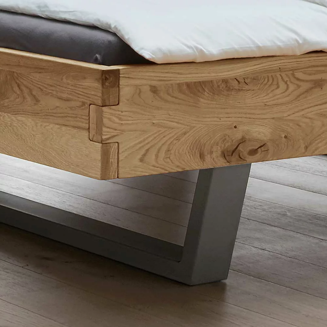 Massivholz Bett aus Wildeiche und Metall 2 Kopfpolster (dreiteilig) günstig online kaufen
