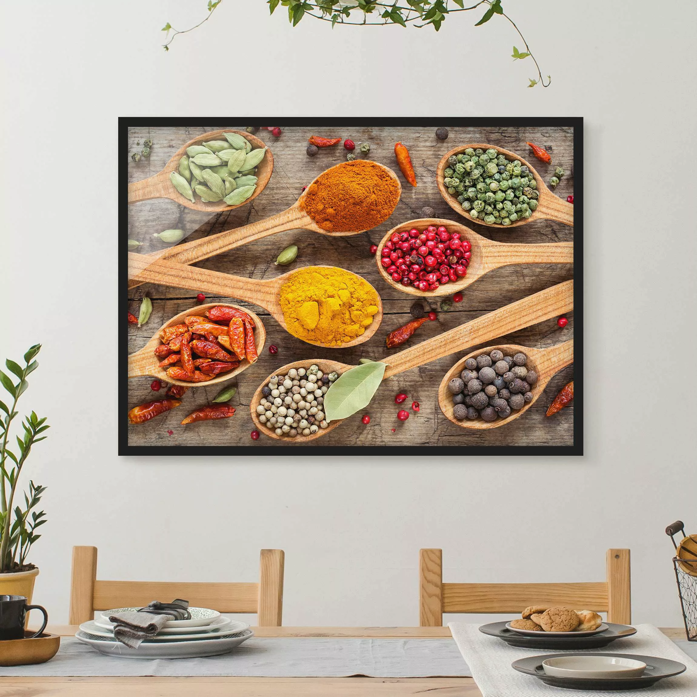 Bild mit Rahmen Küche - Querformat Gewürze auf Holzlöffel günstig online kaufen