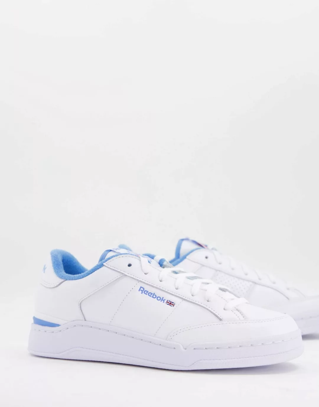 Reebok – Ad Court – Sneaker in Weiß und Blau günstig online kaufen