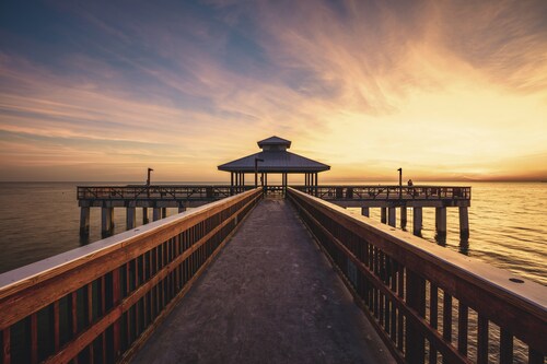 Papermoon Fototapete »HOLZ-BRÜCKE-FLORIDA PIER STEG MEER SEE STRAND SONNE« günstig online kaufen