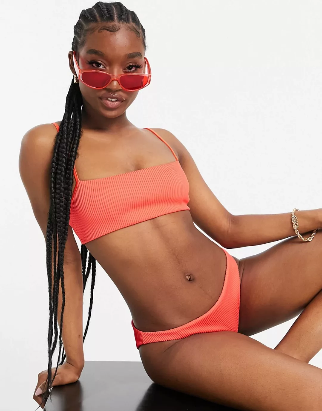 Weekday – Aquatic – Gerippter Bikinislip aus recyceltem Material in Rot günstig online kaufen