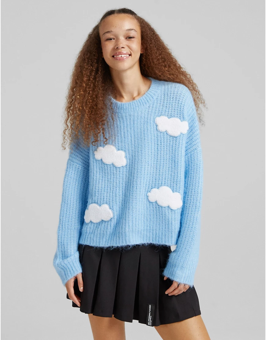 Bershka – Pullover in Blau mit Wolken-Detail günstig online kaufen