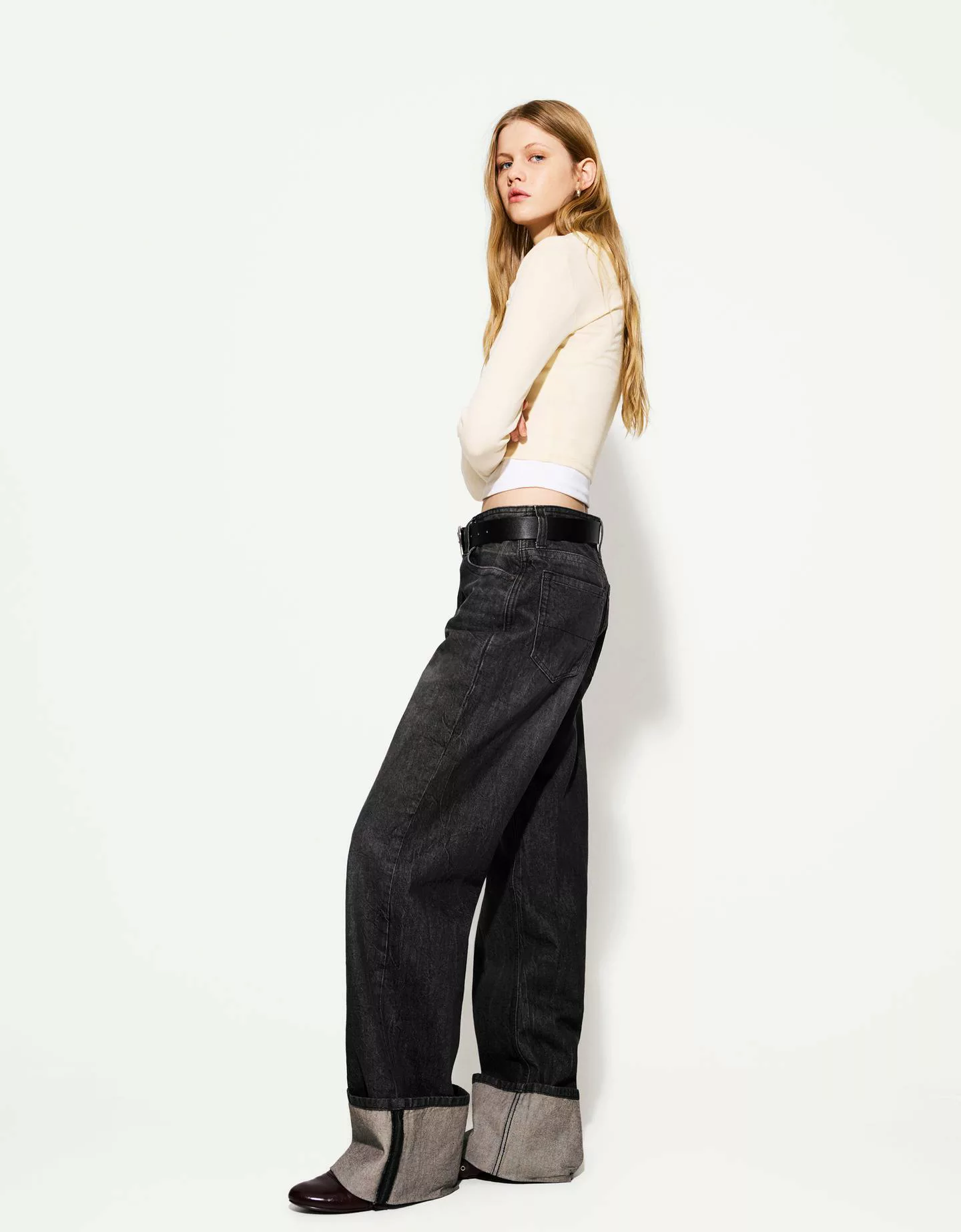 Bershka Wide-Leg-90'S-Jeans Mit Umgeschlagenem Saum Damen 32 Schwarz günstig online kaufen