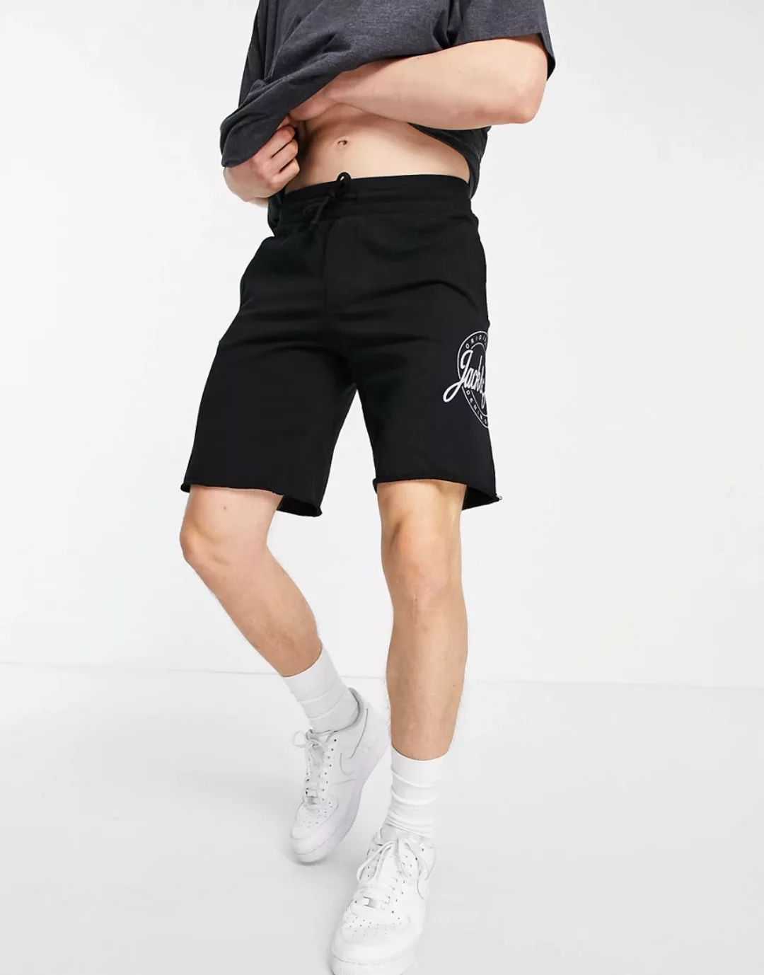 Jack & Jones Intelligence – Sweat-Shorts mit großem Logo in Schwarz günstig online kaufen