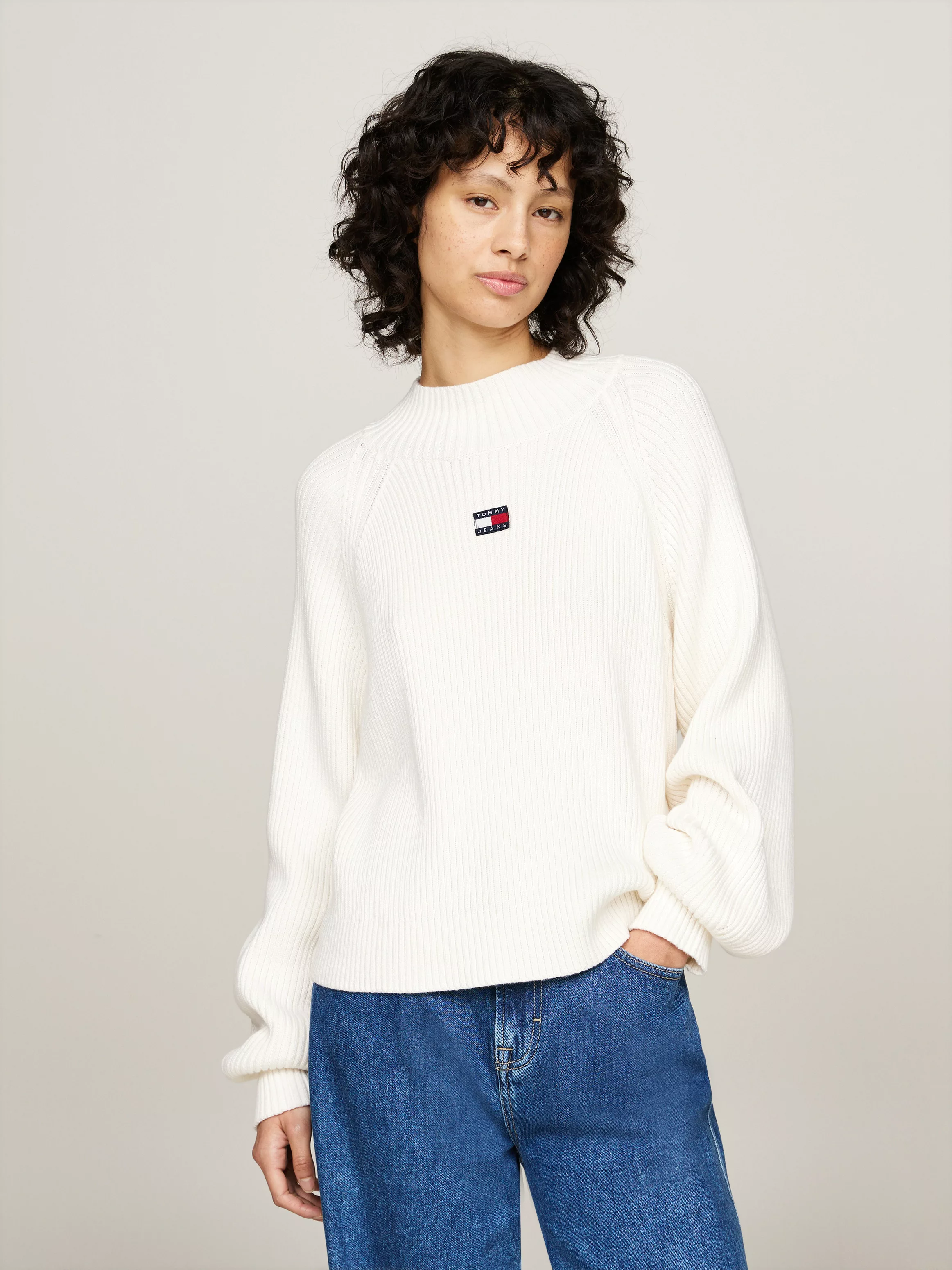 Tommy Jeans Strickpullover TJW BADGE MOCKNECK SWEATER mit Logo-Badge günstig online kaufen