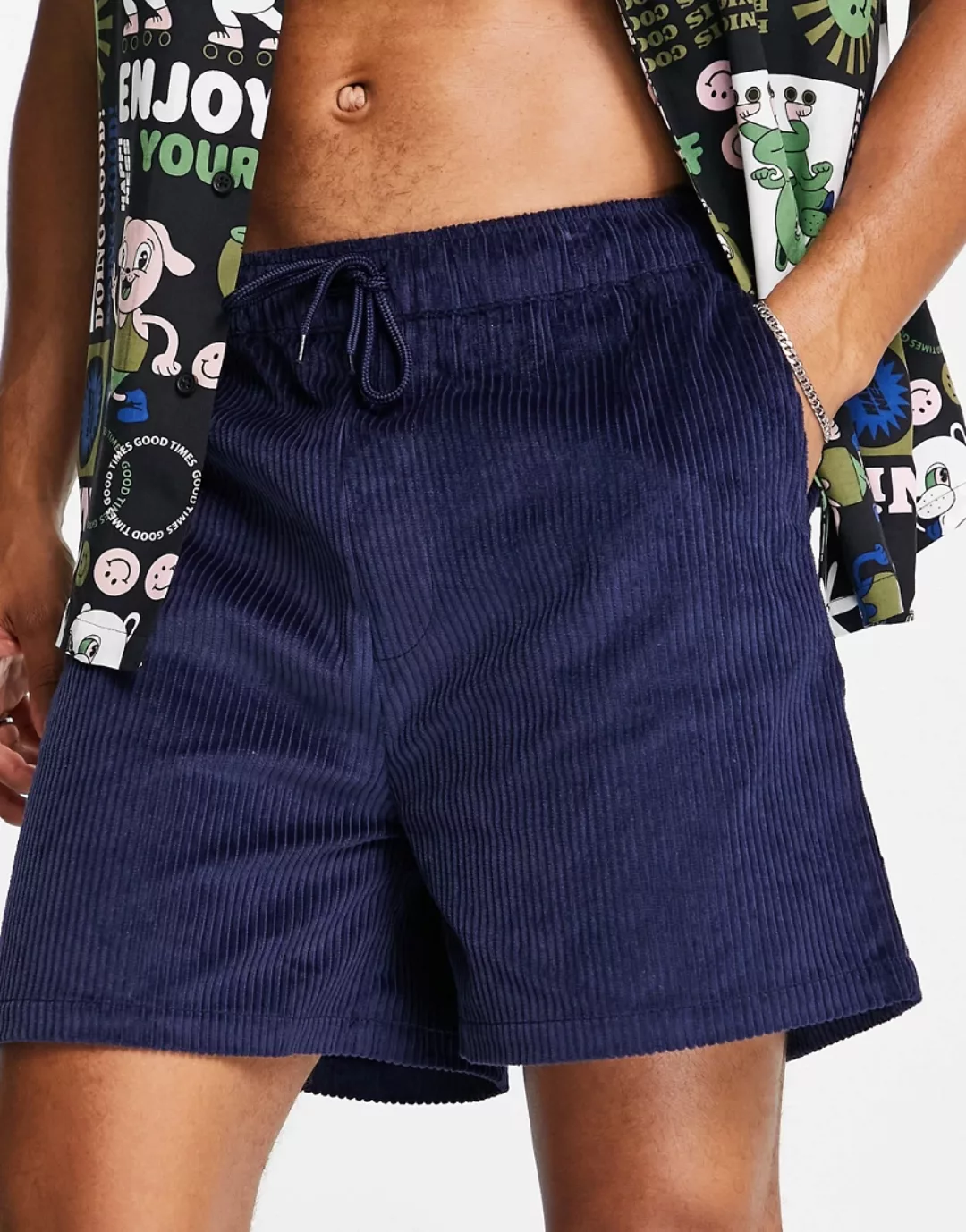 ASOS DESIGN – Weite Shorts aus Cord in Navy-Marineblau günstig online kaufen