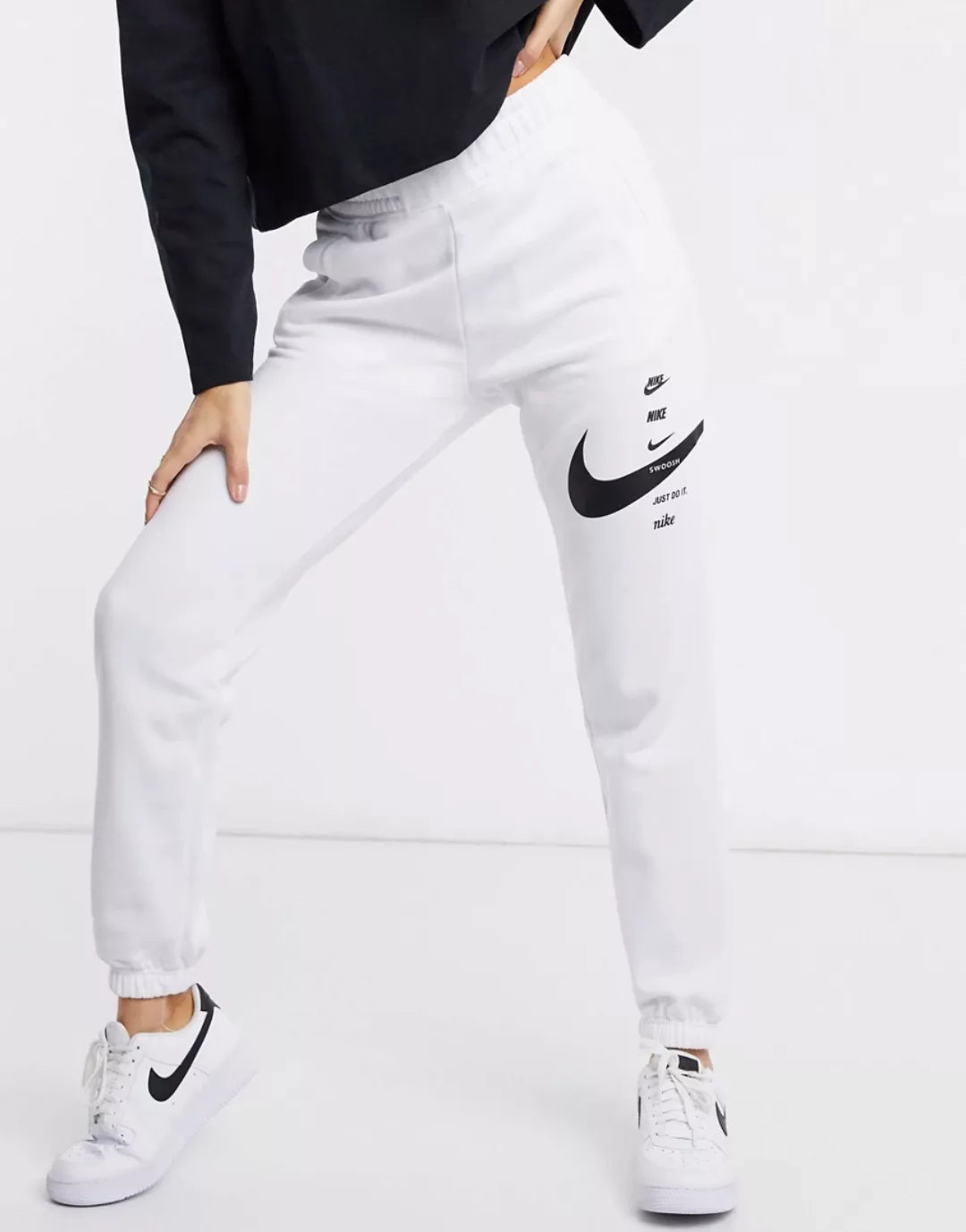 Nike – Oversized-Jogginghose mit Swoosh in Weiß günstig online kaufen