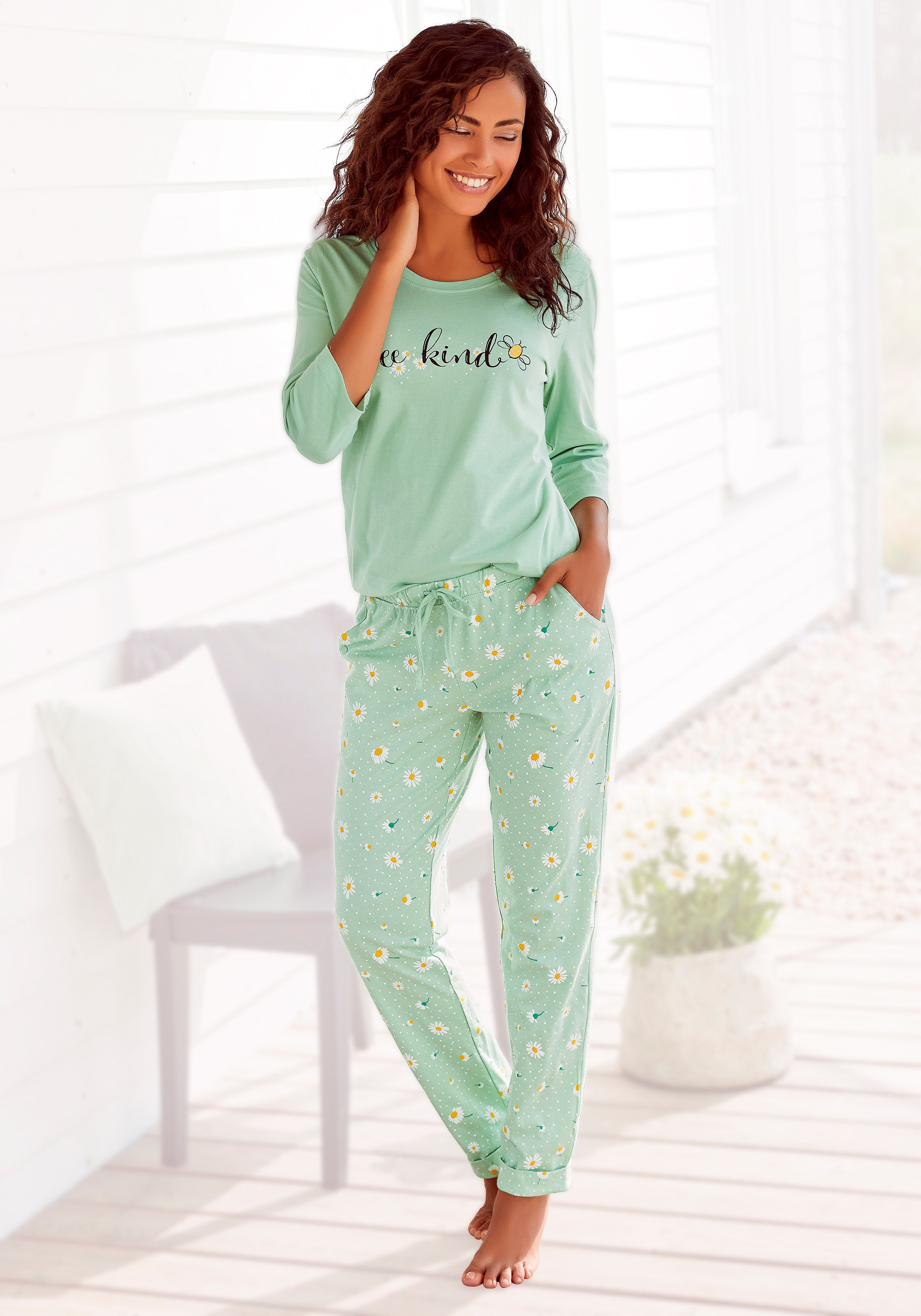 Vivance Dreams Pyjama, (2 tlg.), mit Gänseblümchen-Druck günstig online kaufen