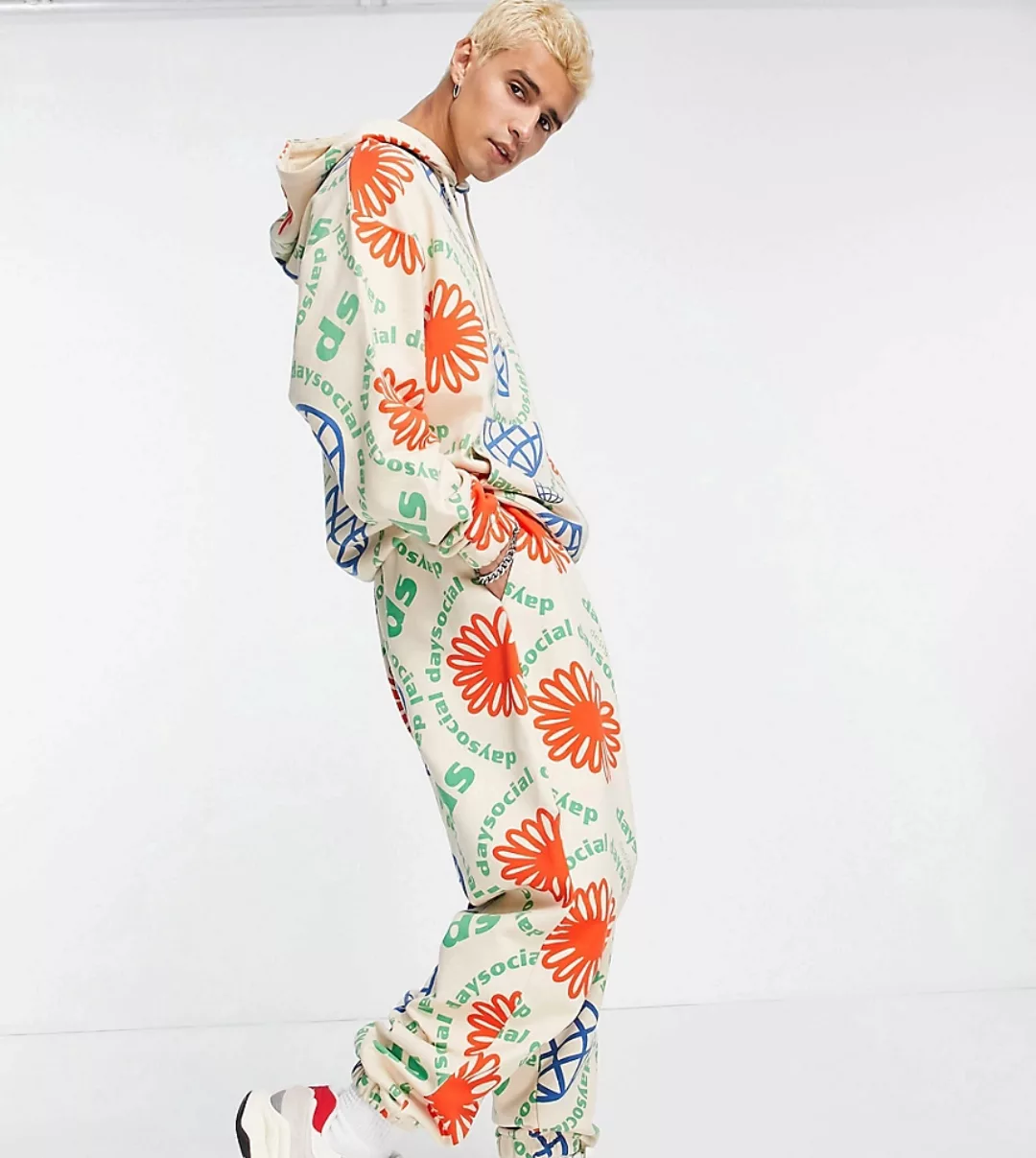 ASOS Daysocial – Oversize-Jogginghose mit durchgehendem Print in gebrochene günstig online kaufen