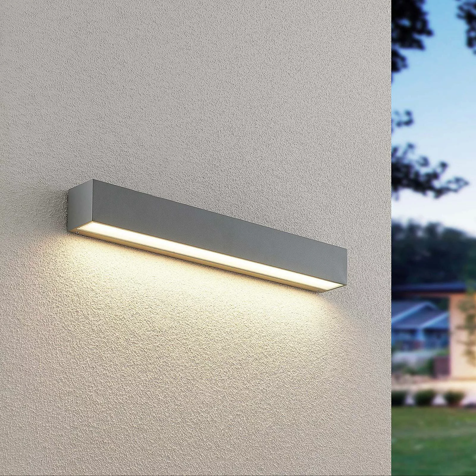 Lucande LED-Außenwandlampe Lengo, 50cm, silber, down, 3.000K günstig online kaufen