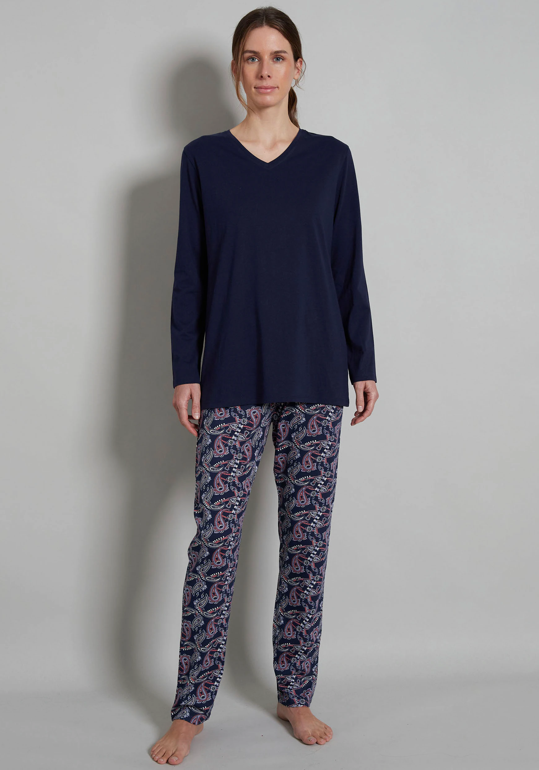 GÖTZBURG Pyjama, (2 tlg.), Oberteil uni, Hose mit Paisley-Muster günstig online kaufen