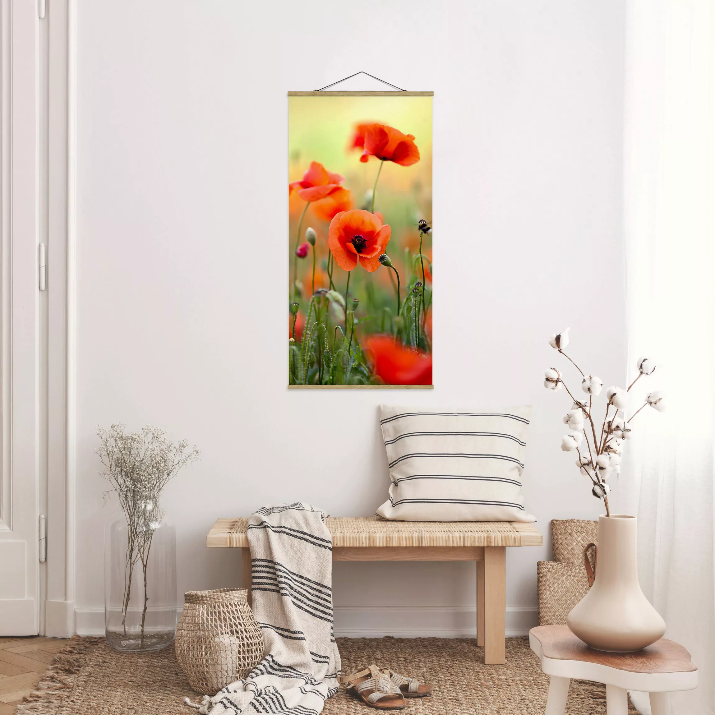 Stoffbild Blumen mit Posterleisten - Hochformat Roter Sommermohn günstig online kaufen