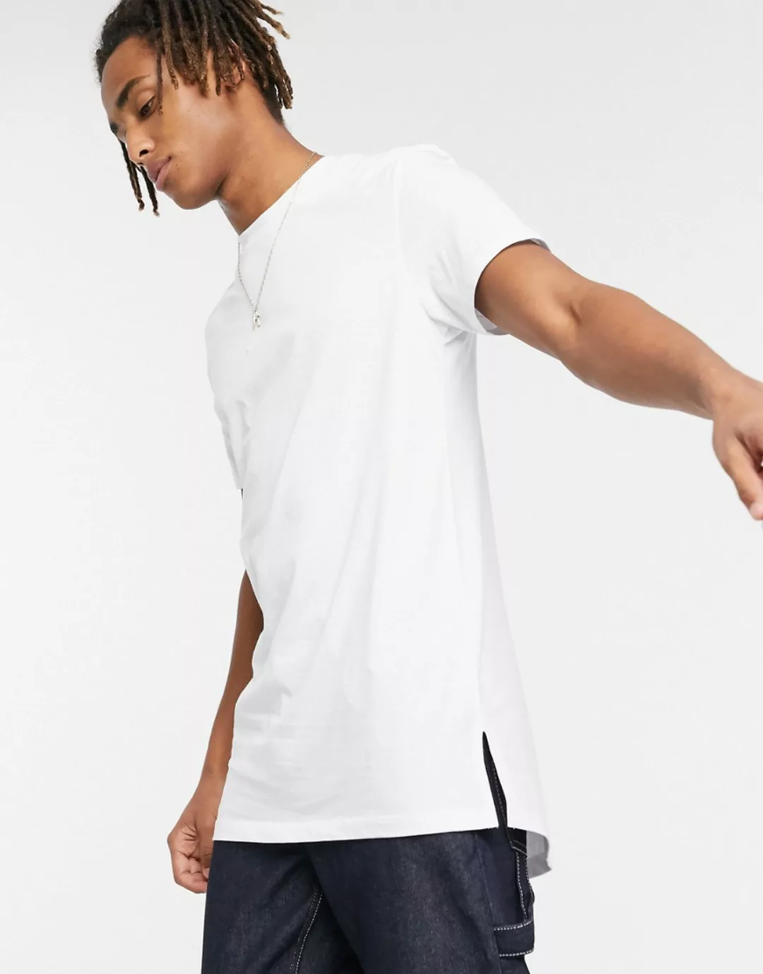 ASOS DESIGN – Langes, weißes T-Shirt mit Rundhalsausschnitt und Seitenschli günstig online kaufen