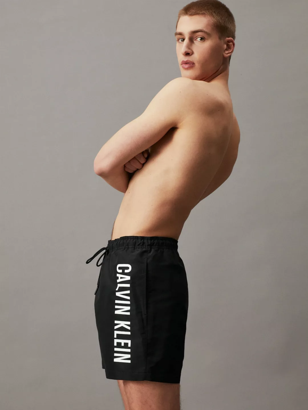 Calvin Klein Swimwear Badeshorts "MEDIUM DRAWSTRING", mit kontrastfarbenem günstig online kaufen