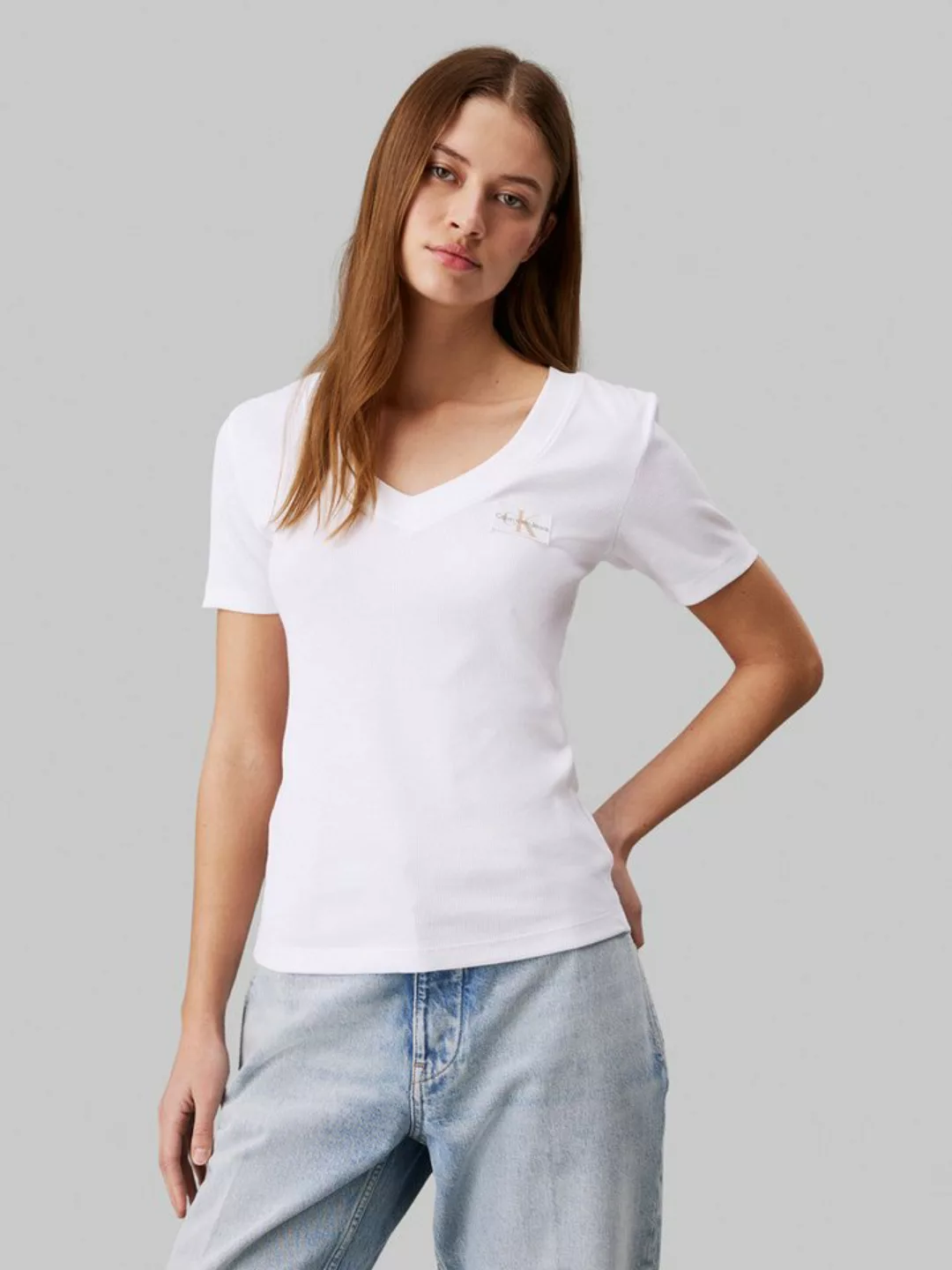 Calvin Klein Jeans T-Shirt WOVEN LABEL RIB V-NECK TEE mit Logomarkenpatch günstig online kaufen