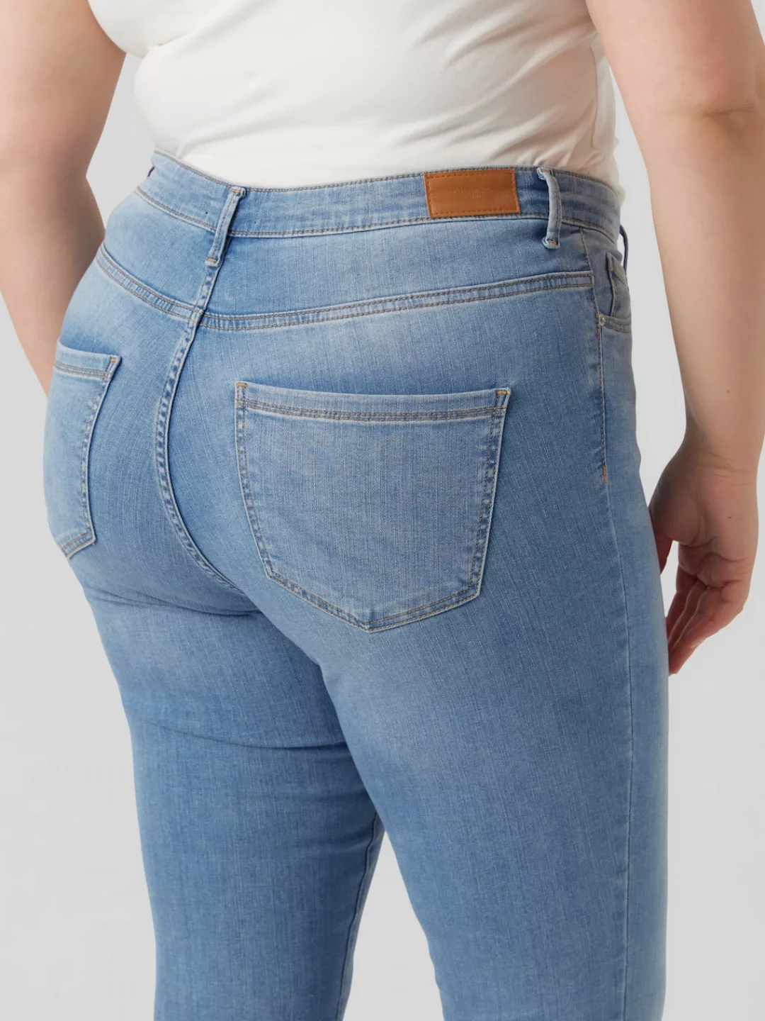 Vero Moda Curve Slim-fit-Jeans VMPHIA HR SK JEANS LT BL CUR günstig online kaufen