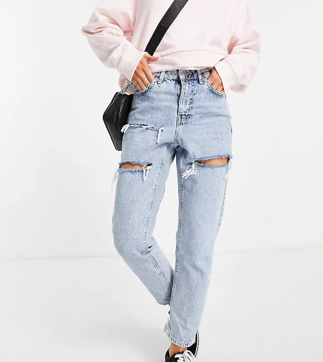Topshop Petite – Zerrissene Mom-Jeans aus Bio-Baumwolle in ausgebleichter O günstig online kaufen