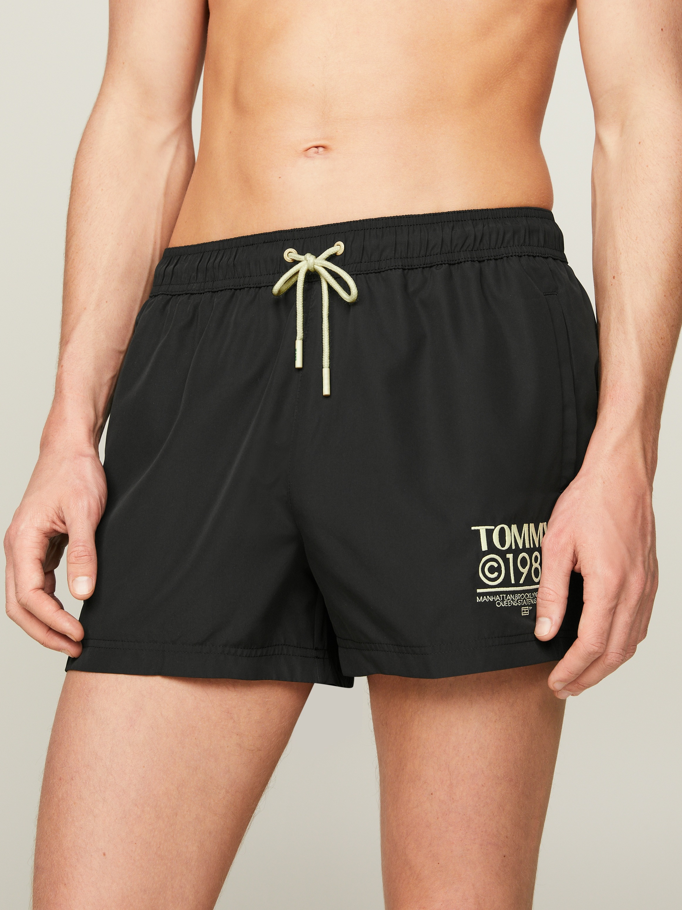 Tommy Hilfiger Swimwear Badeshorts "SF SHORT DRAWSTRING", mit kultigem Logo günstig online kaufen