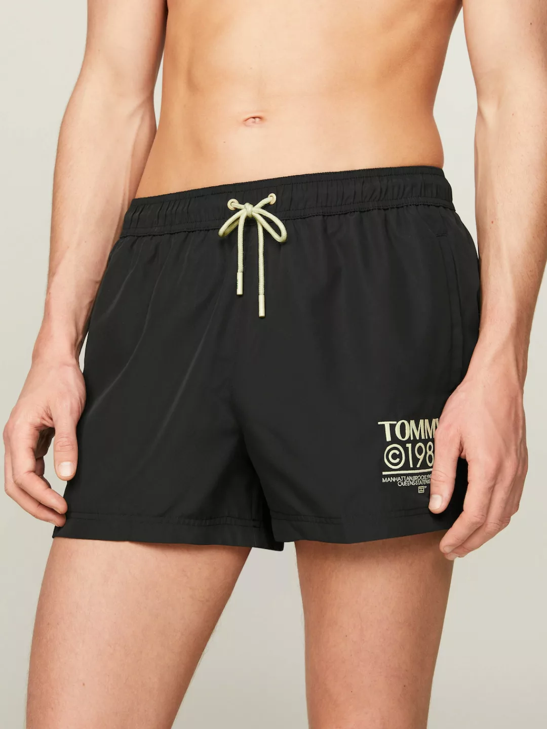 Tommy Hilfiger Swimwear Badeshorts "SF SHORT DRAWSTRING", mit kultigem Logo günstig online kaufen