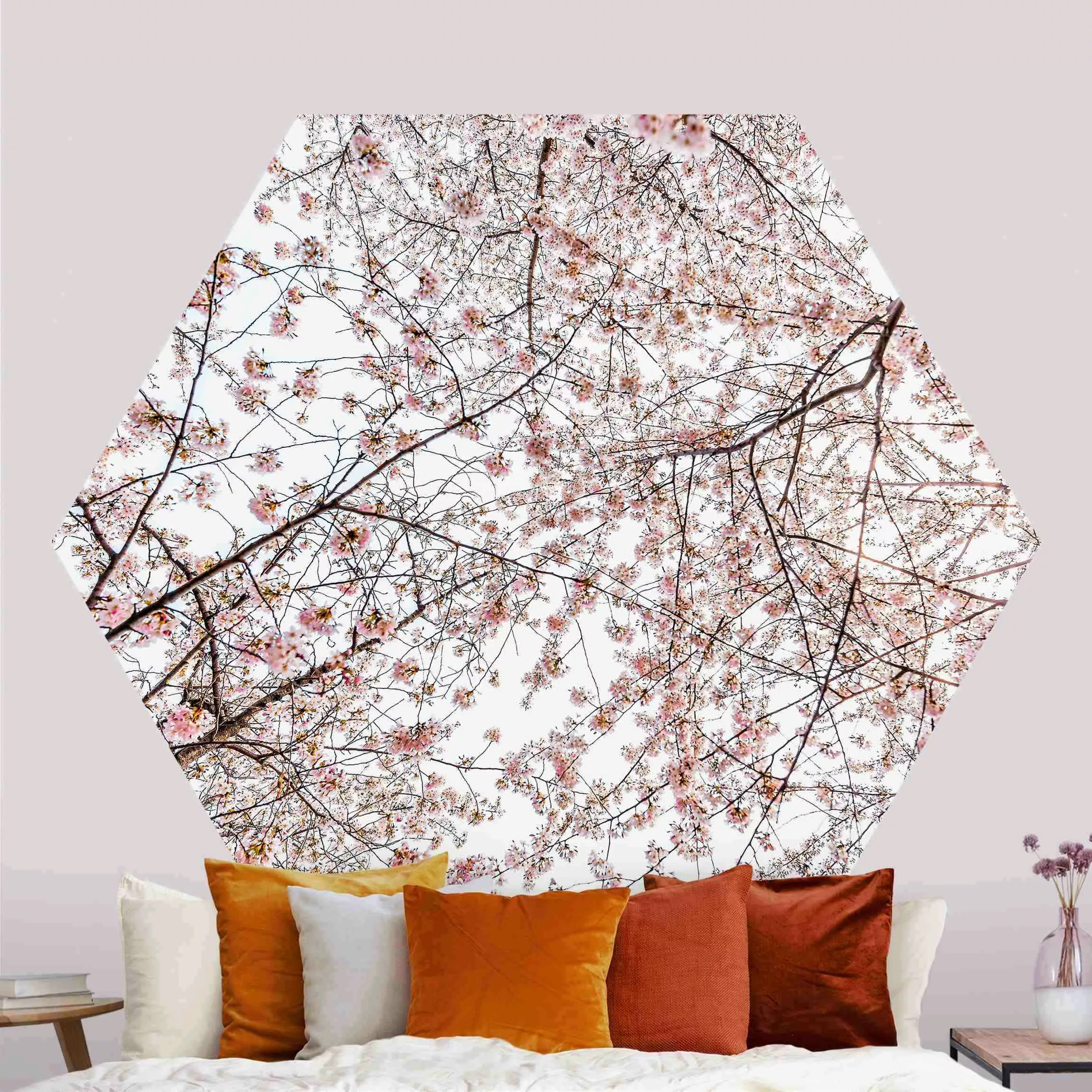 Hexagon Mustertapete selbstklebend Blick in Kirschblütenzweige günstig online kaufen