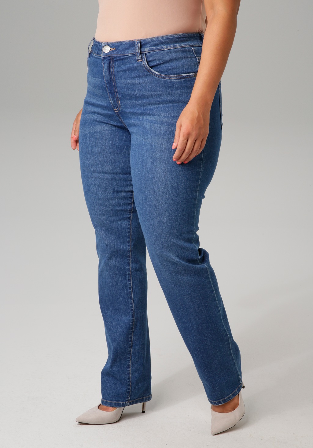 Aniston PLUS Straight-Jeans, mit leichtem Used-Effekt - NEUE KOLLEKTION günstig online kaufen