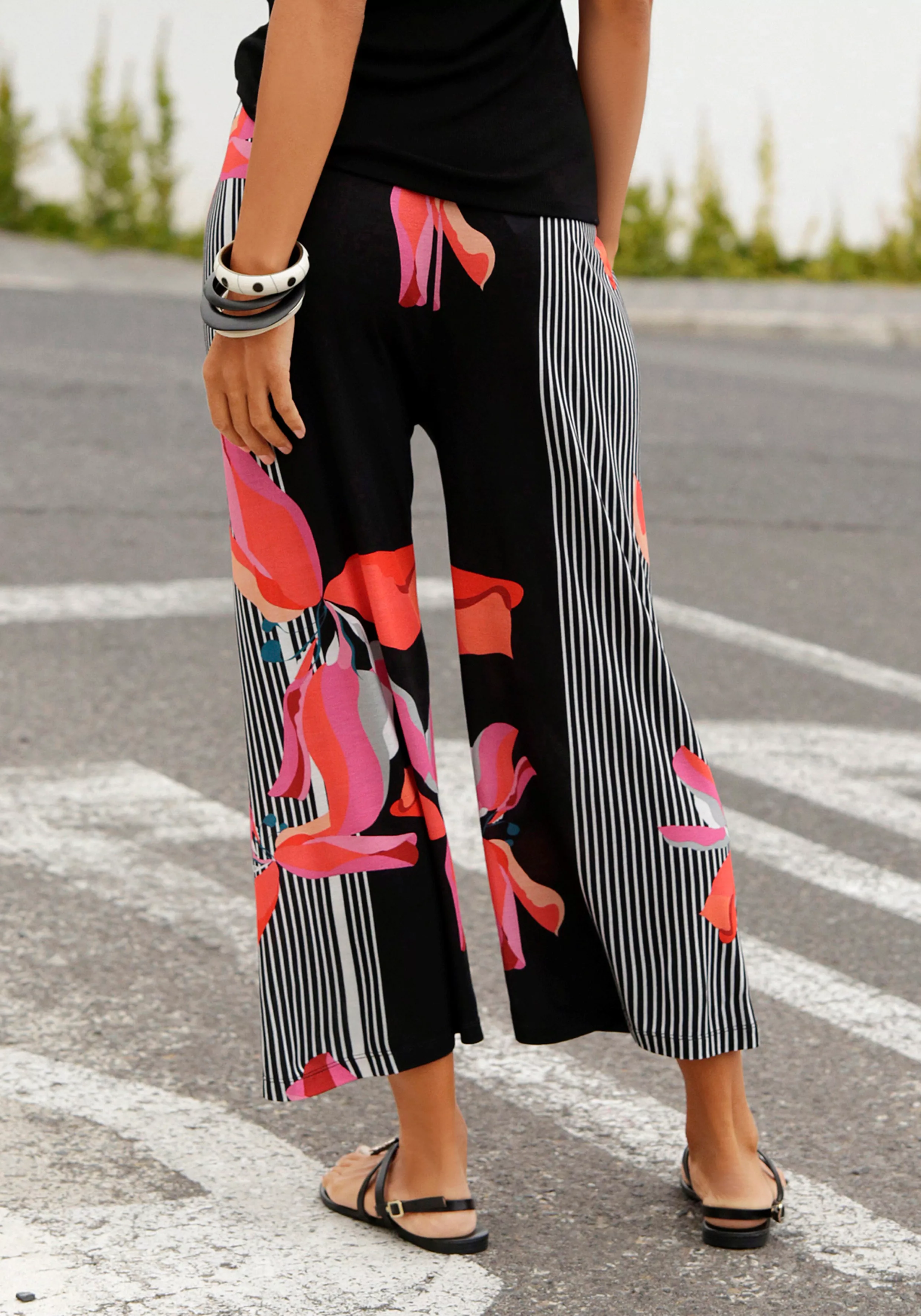 LASCANA Culotte, mit Streifendesign und Bindegürtel, Jerseyhose, 7/8-Hose günstig online kaufen