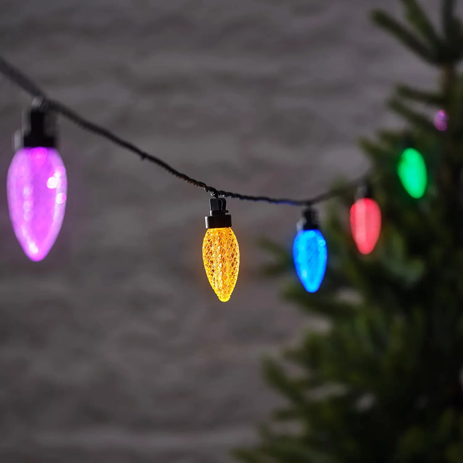 20er LED Lichterkette Kerzenbirnen koppelbar bunt mit Erdspießen günstig online kaufen