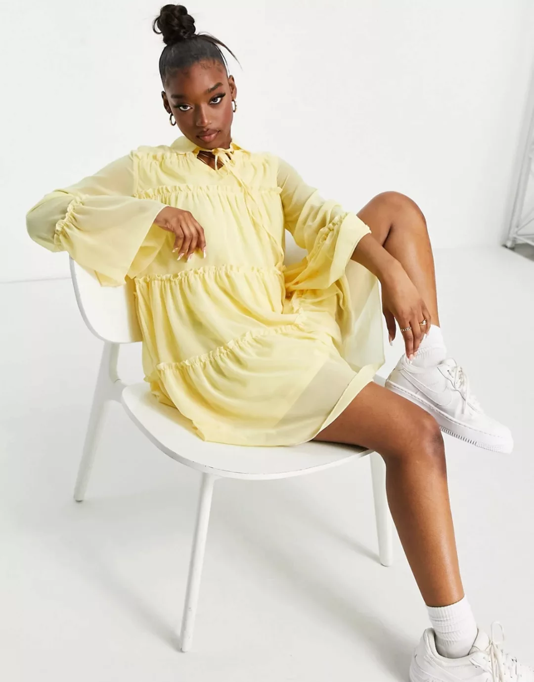 Missguided – Fließendes Hängerkleid mit Rüschenverzierung in Gelb günstig online kaufen