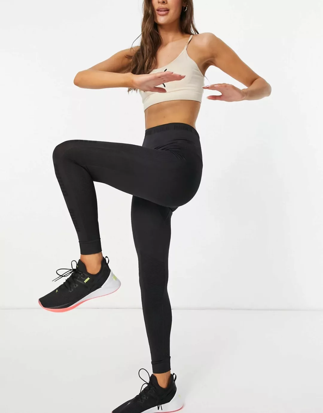 PUMA – Training Evoknit – Nahtlose Leggings in Schwarz günstig online kaufen