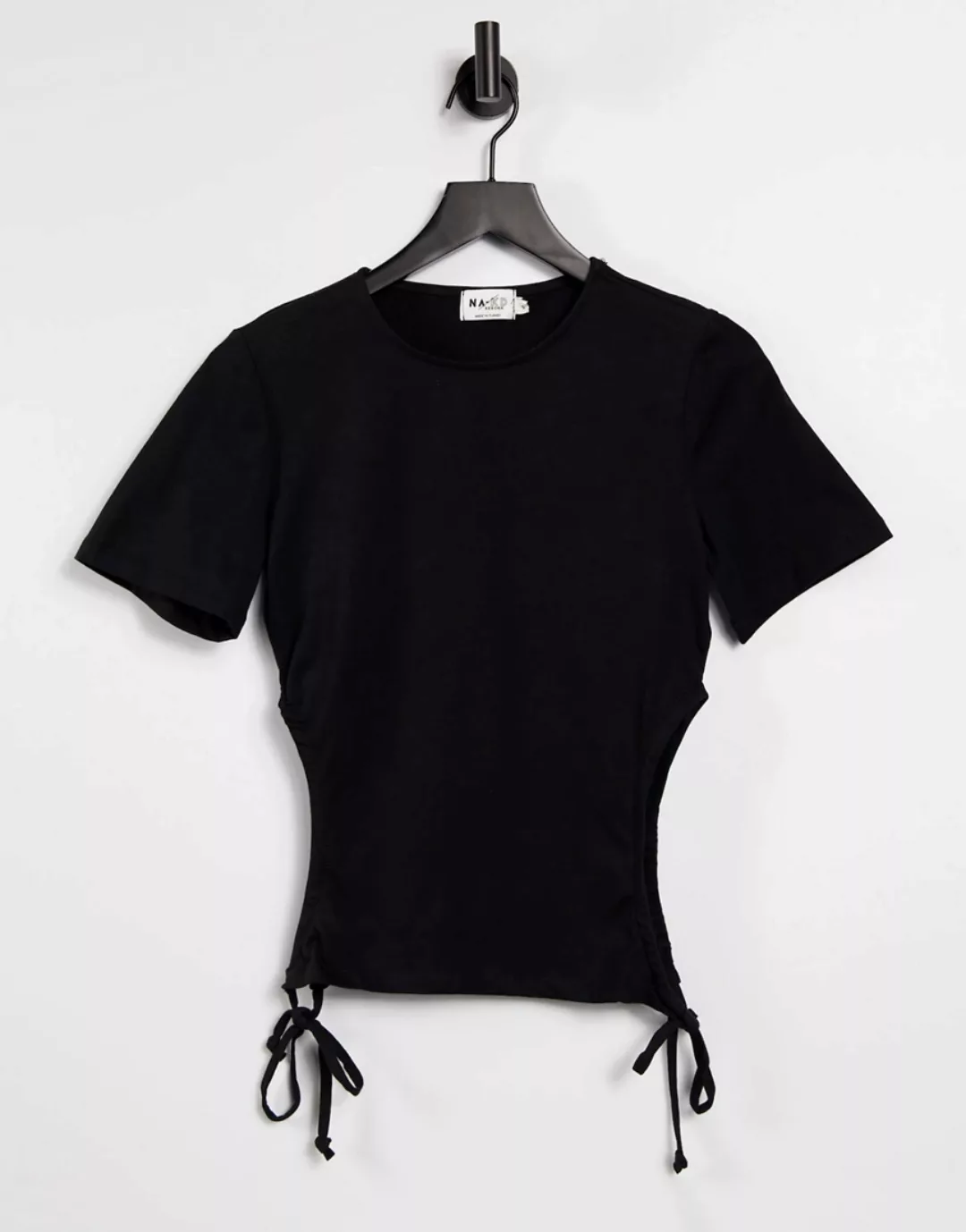 NA-KD – Kurz geschnittenes T-Shirt aus Bio-Baumwolle mit Zierausschnitt in günstig online kaufen