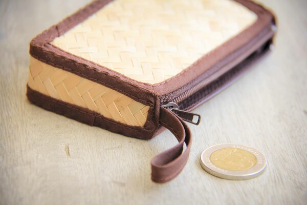 Mini Portemonnaie Aus Bambus-holz In Dunkelbraun günstig online kaufen