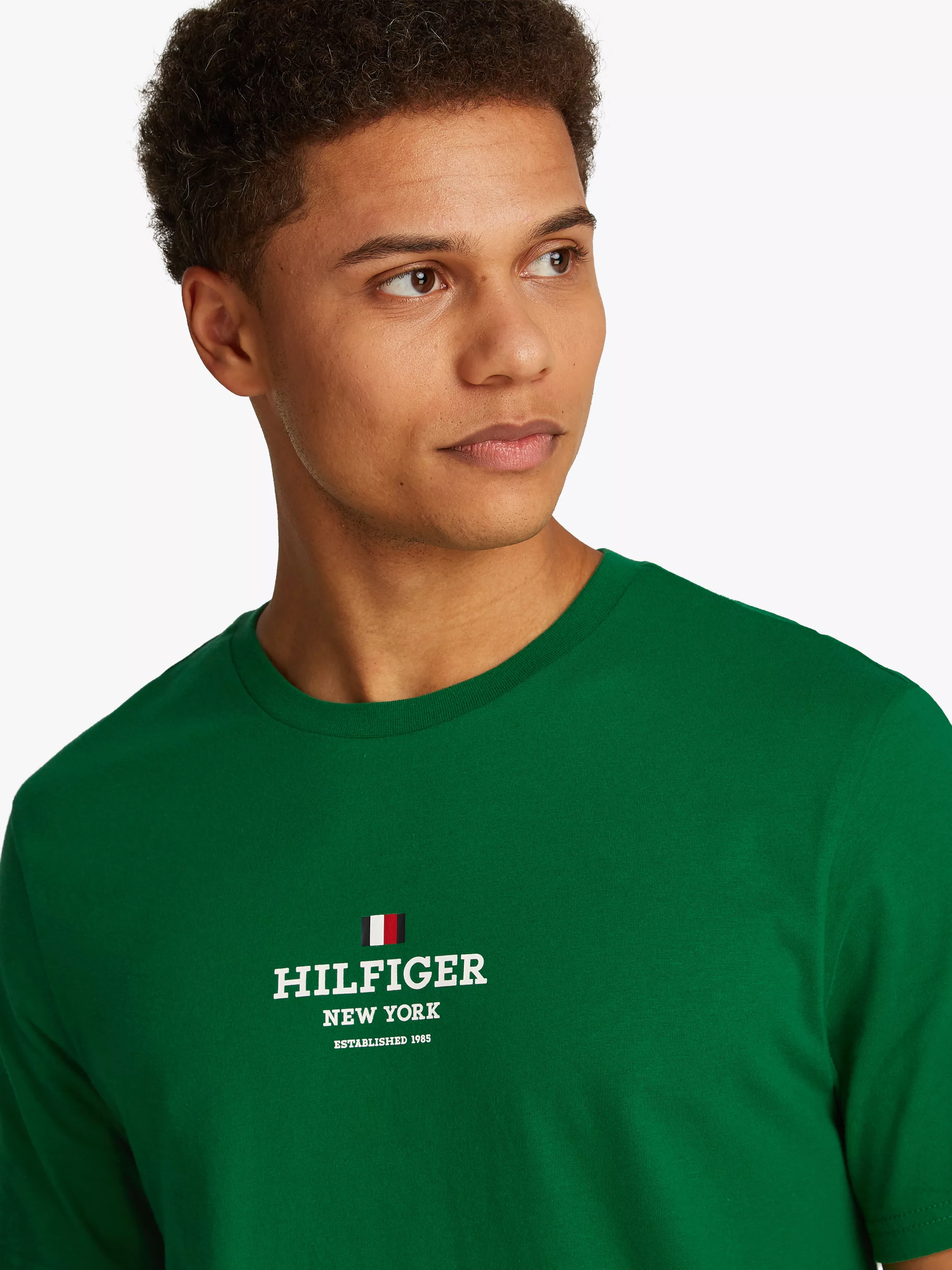 Tommy Hilfiger T-Shirt "RWB HILFIGER TEE", Logoprint auf der Brust günstig online kaufen