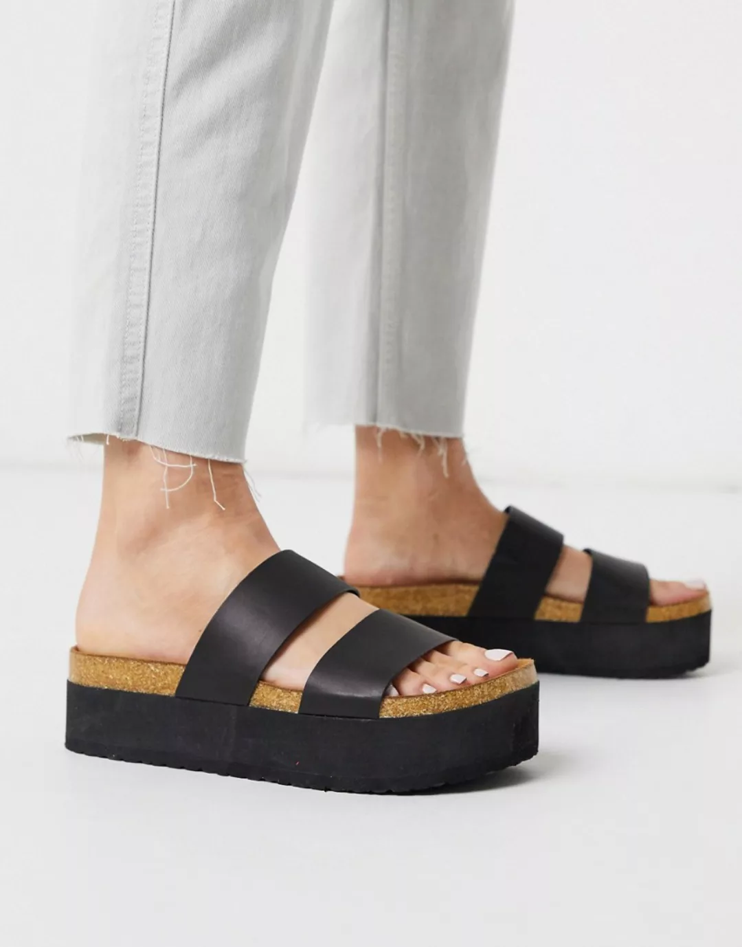 ASOS DESIGN – Fiery – Schwarze Pantoletten-Sandalen mit zwei Riemen günstig online kaufen
