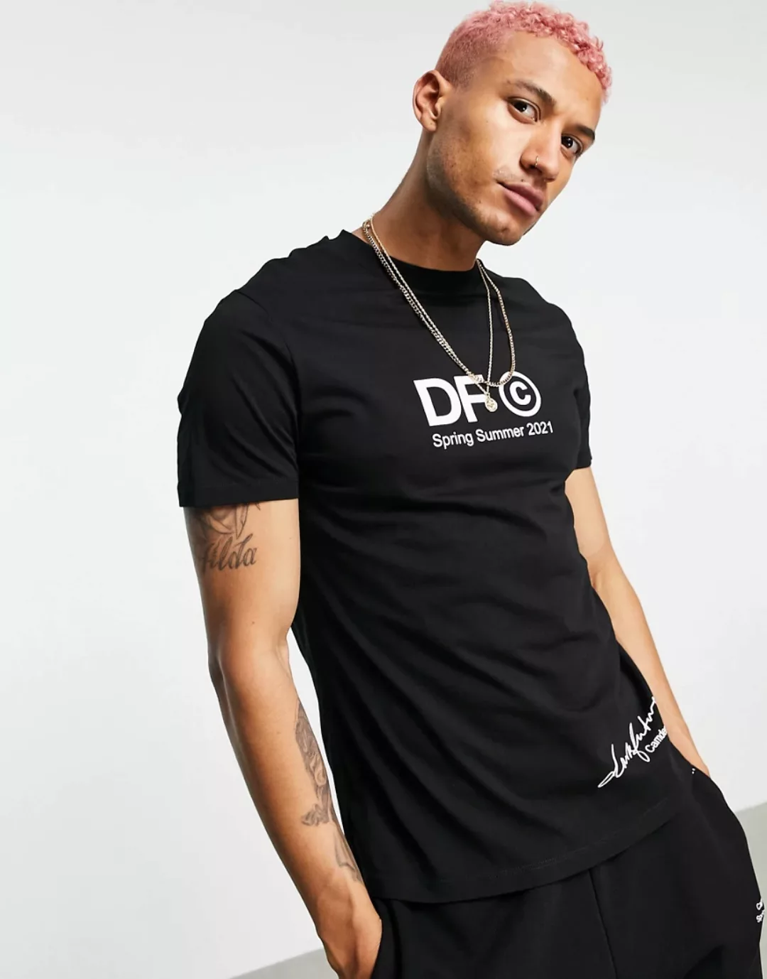 ASOS – Dark Future – T-Shirt mit mehreren Logoprints in Schwarz günstig online kaufen