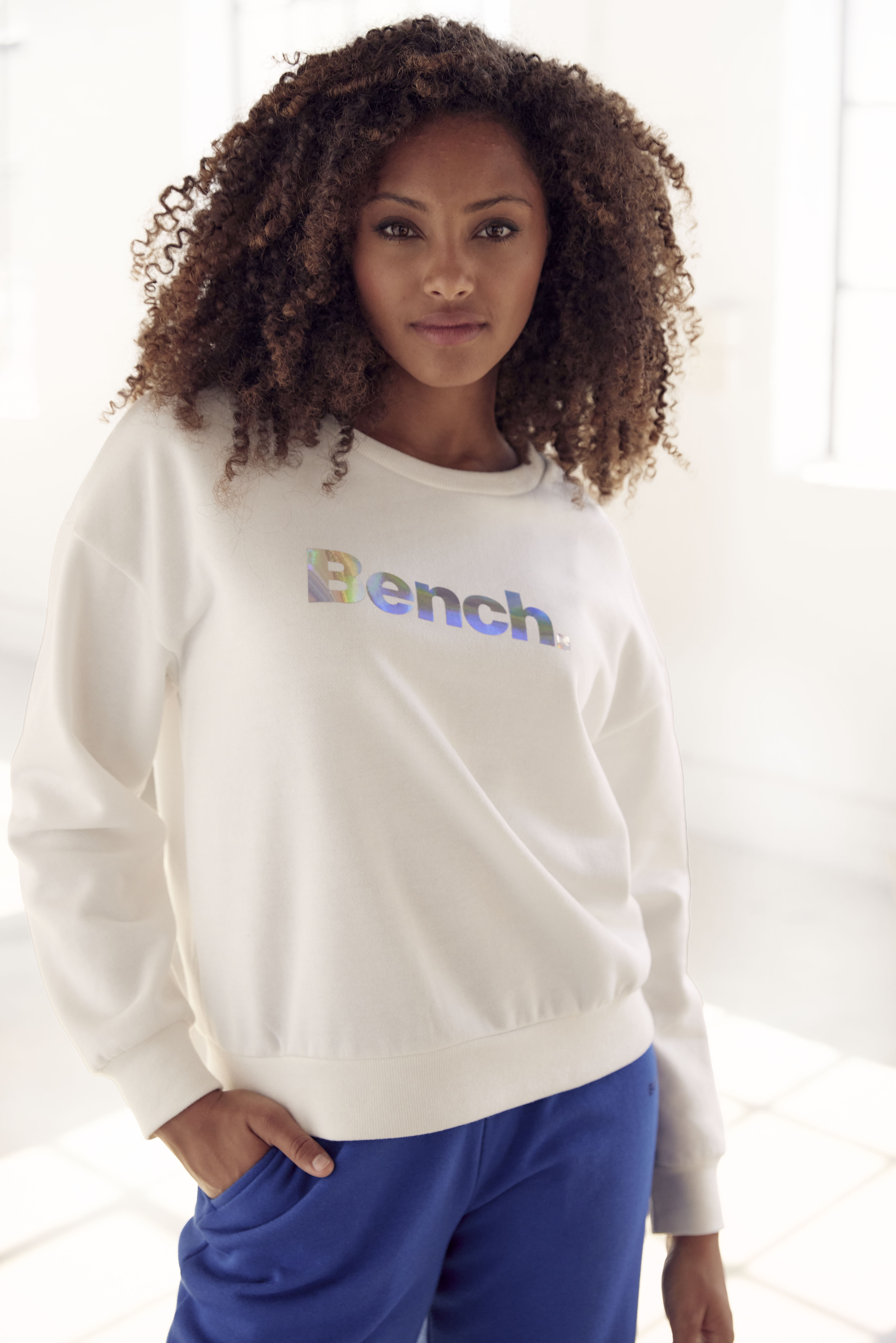 Bench. Loungewear Sweatshirt, mit glänzendem Logodruck, Loungewear günstig online kaufen